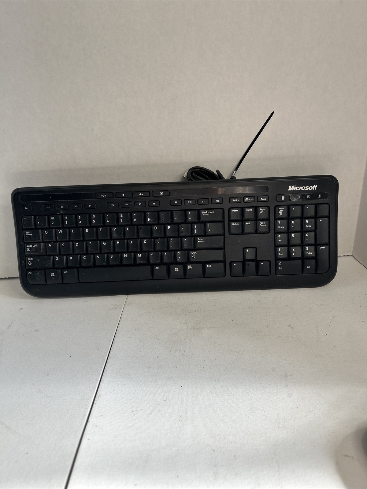 Microsoft Desktop 600 Model 1366 Wired Keyboard, Excellent Working Condition￼