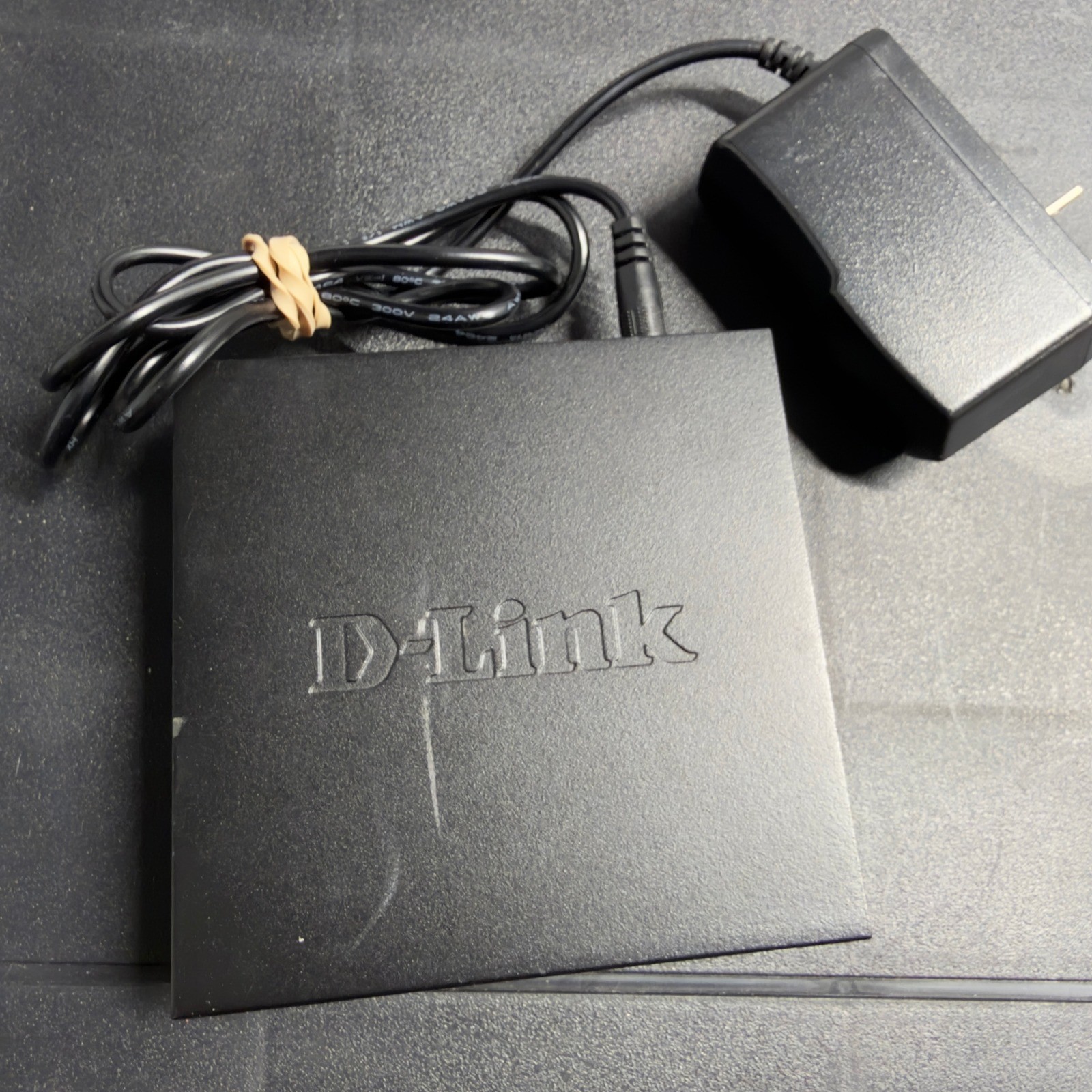 D-Link DGS-105 5-Port Gigabit Desktop Switch Unmanaged Metal Case Black B1
