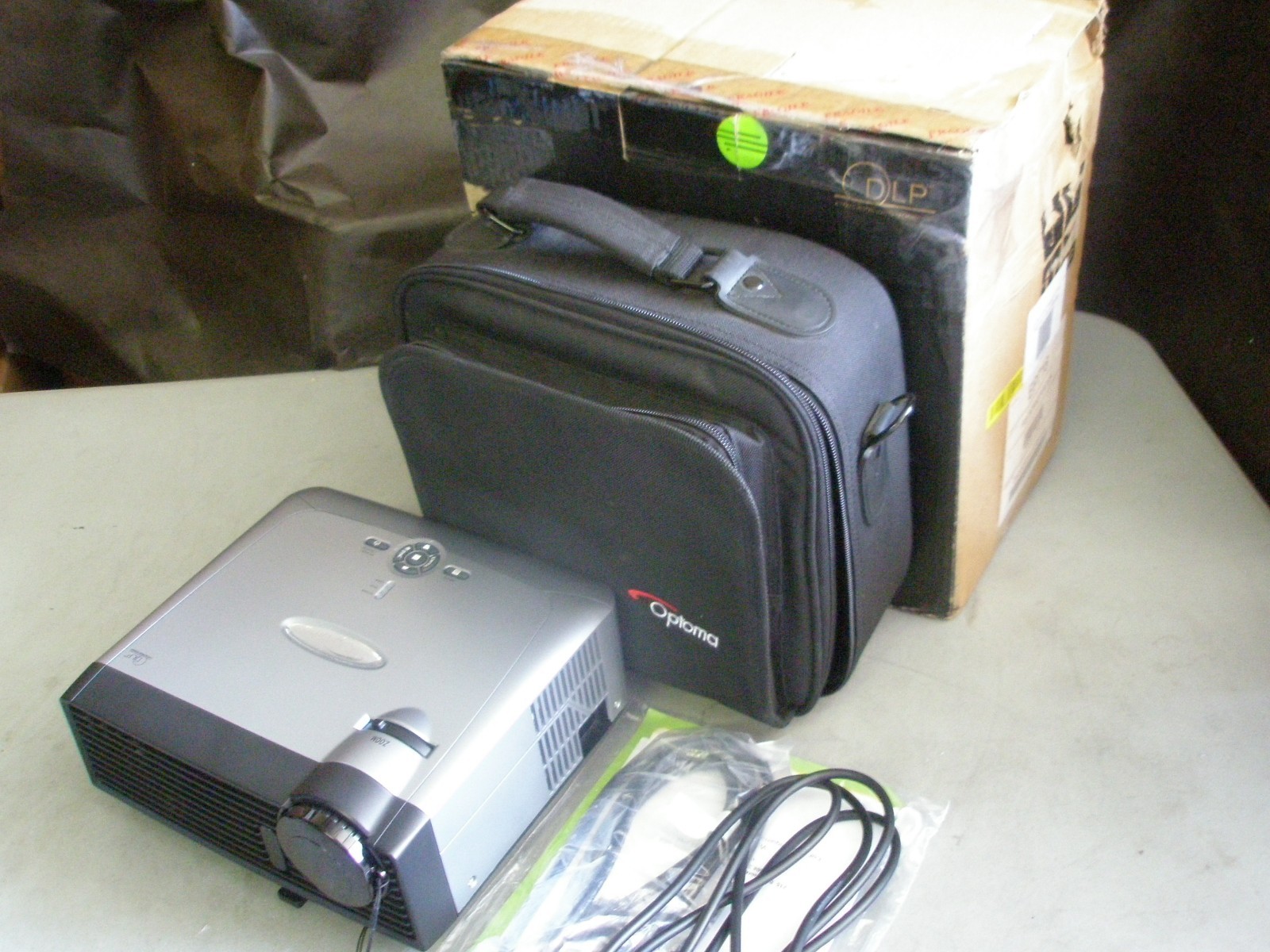 OPTOMA EP716 DLP PORTABLE PROJECTOR, ONLY 76 ORIGINAL HOURS
