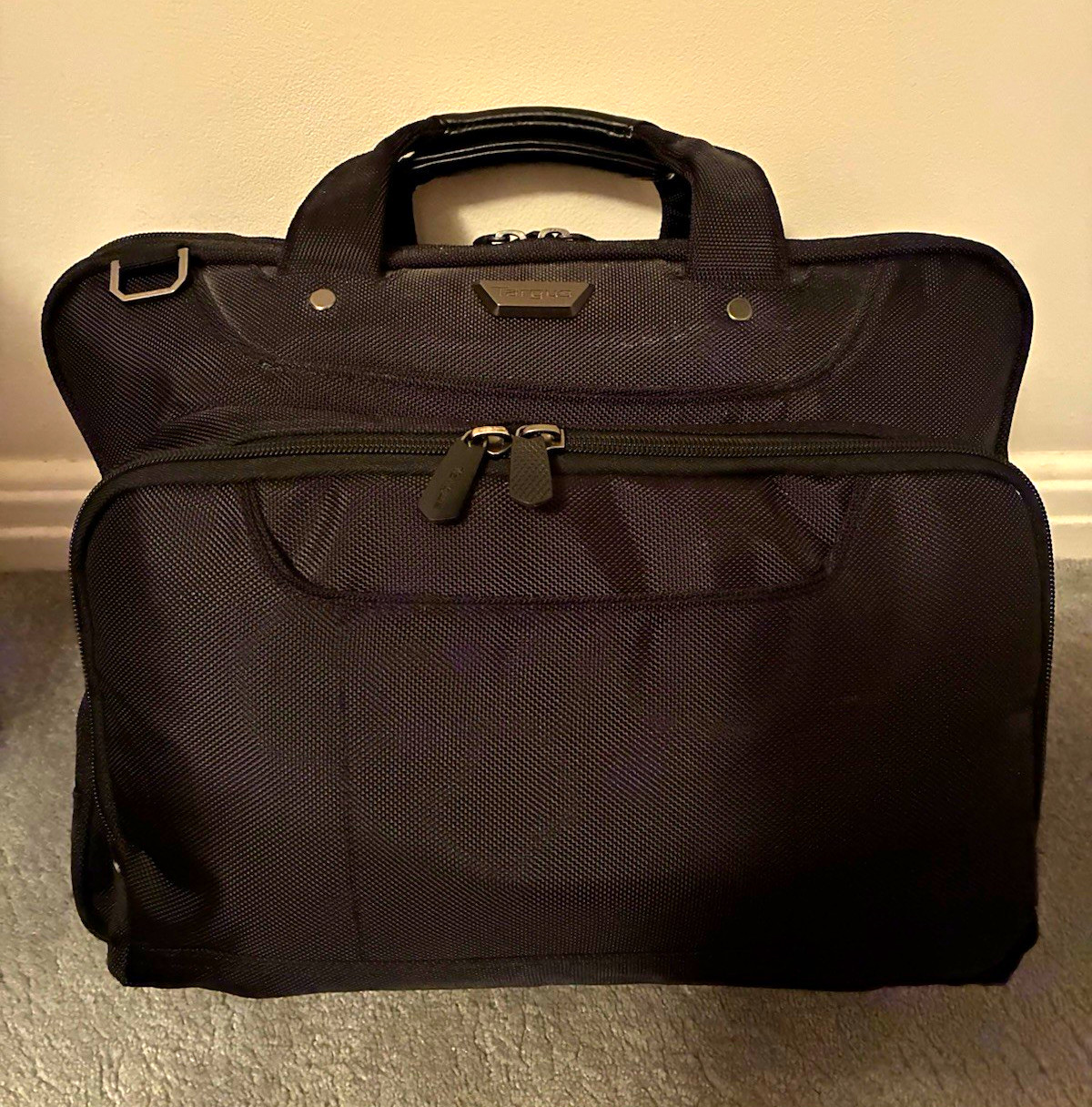 Targus Business Class Black Padded Nylon Laptop Briefcase