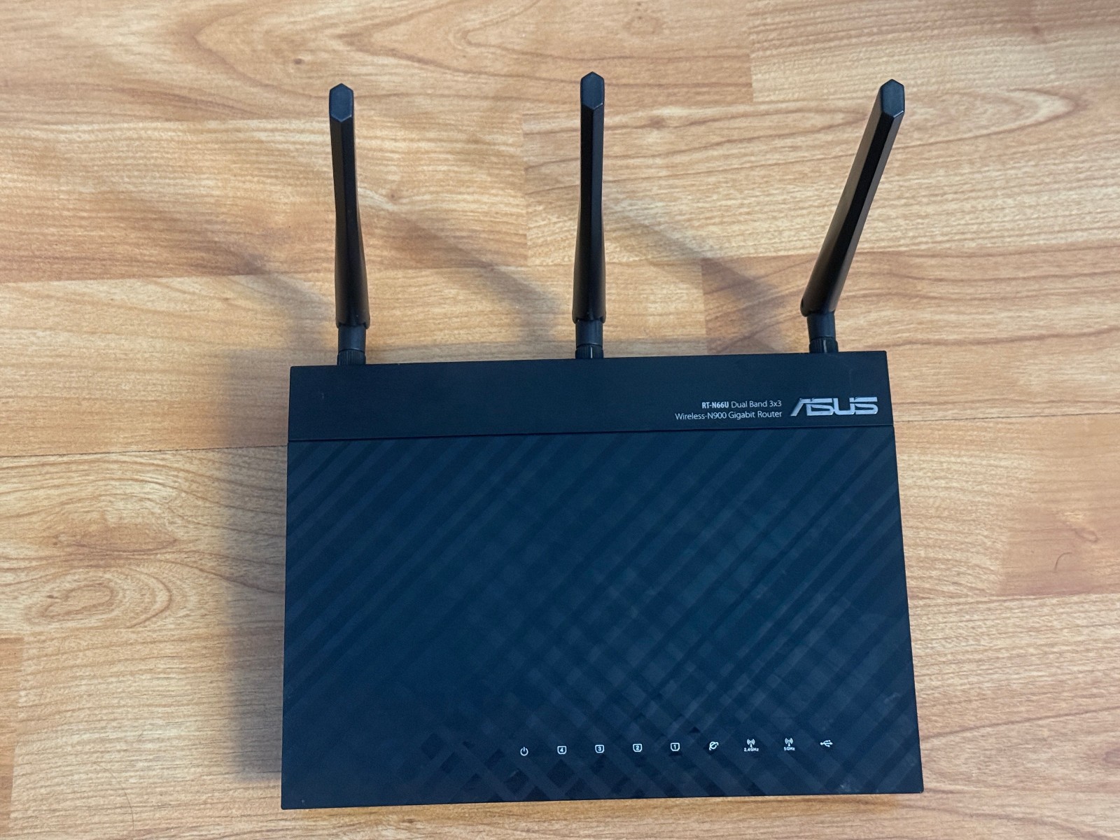 Asus RT-N66U Double 450Mbps Dual Band Wi-Fi router with PowerCord