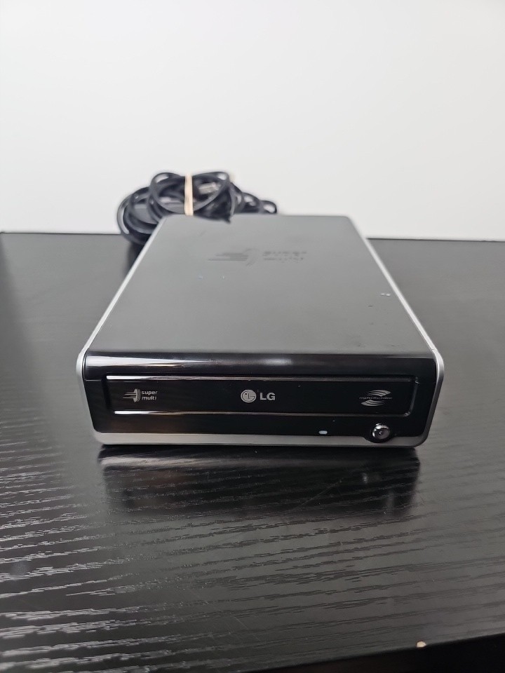 LG GE24NU40 External DVD Writer M-Disc Super Multi 