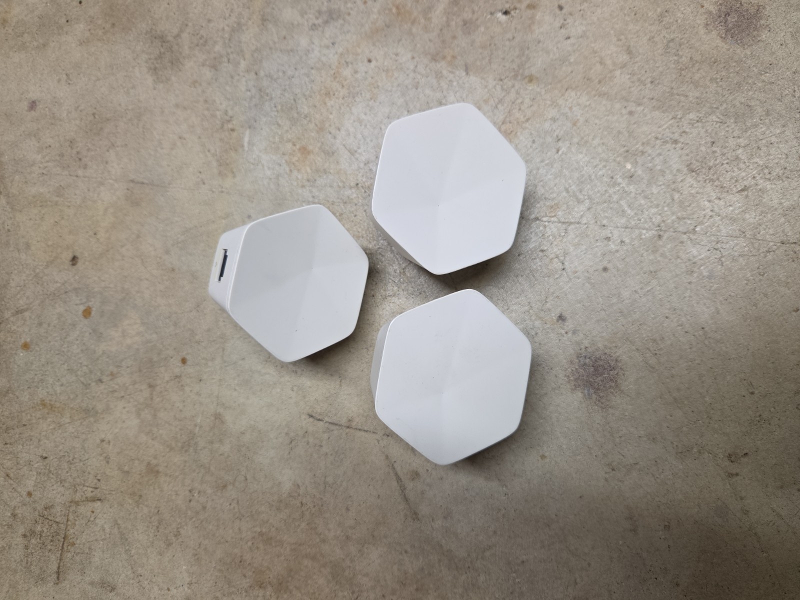 3 Xfinity xFi Pods (1st Generation, Model XE1-S) WiFi mesh range extenders work