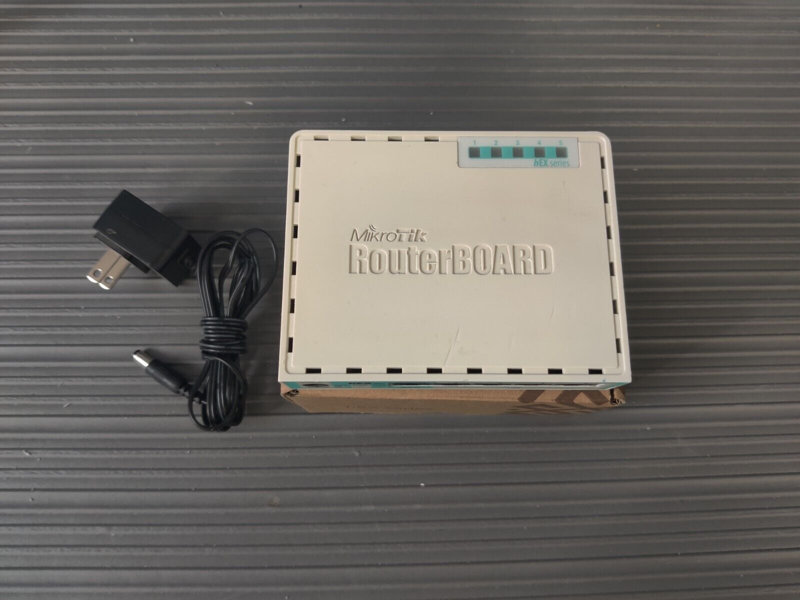 MikroTik hEX lite RB750r2 MPLS Router - White