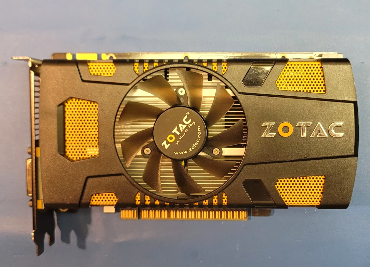 ZOTAC NVIDIA GeForce GTX 550 Ti AMP Edition 1GB GDDR5 PCIe 2.0 HDMI DP DVI 6-Pin