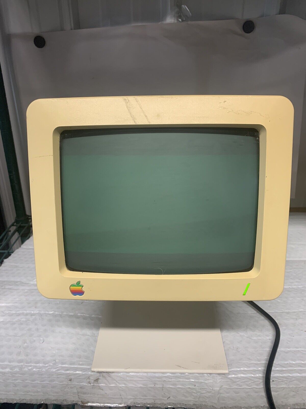 Vintage Apple Monitor G090H A2M4090 Power on Tested
