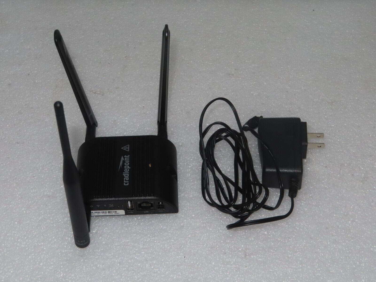 CradlePoint IBR200-10M-B-AT with AC Power Adapter and Antennas Bundle