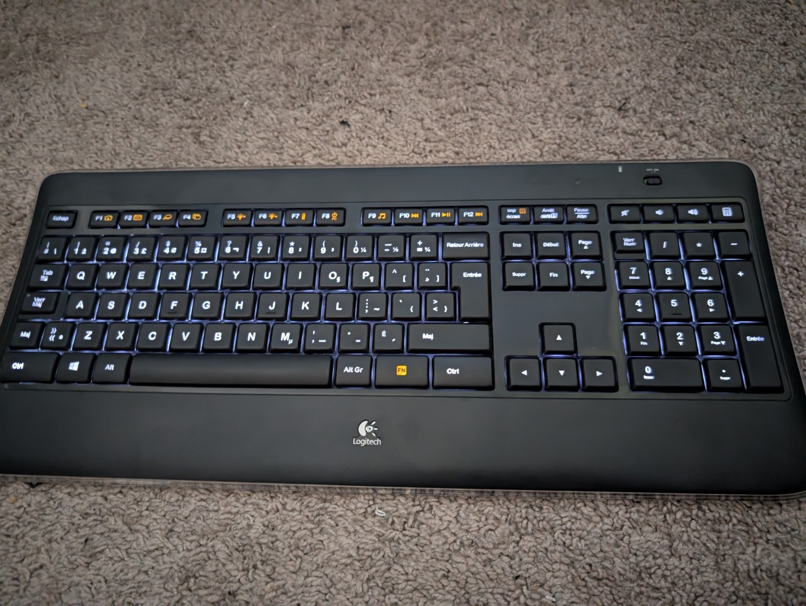 Logitech K800 Illuminated Wireless Keyboard NO DONGLE - Tested - Y-R0011