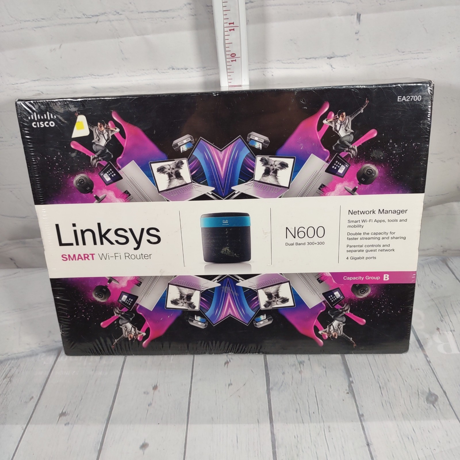 NEW SEALED Linksys EA2700/N600 SMART WI-FI Router 300 Mbps 4-Port Gigabit