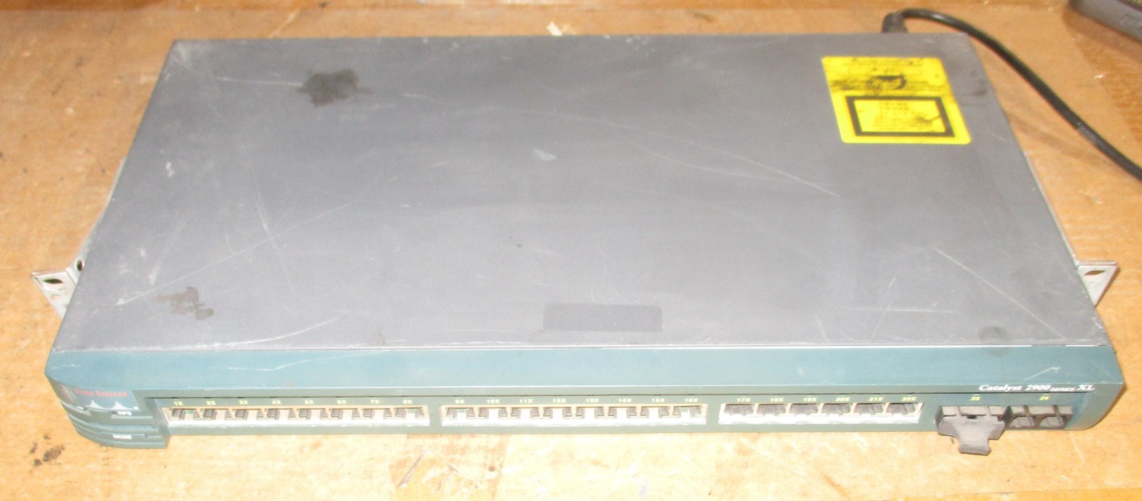 Cisco Catalyst 2900 XL WS-C2924-XL-EN 24-Port Ethernet Switch