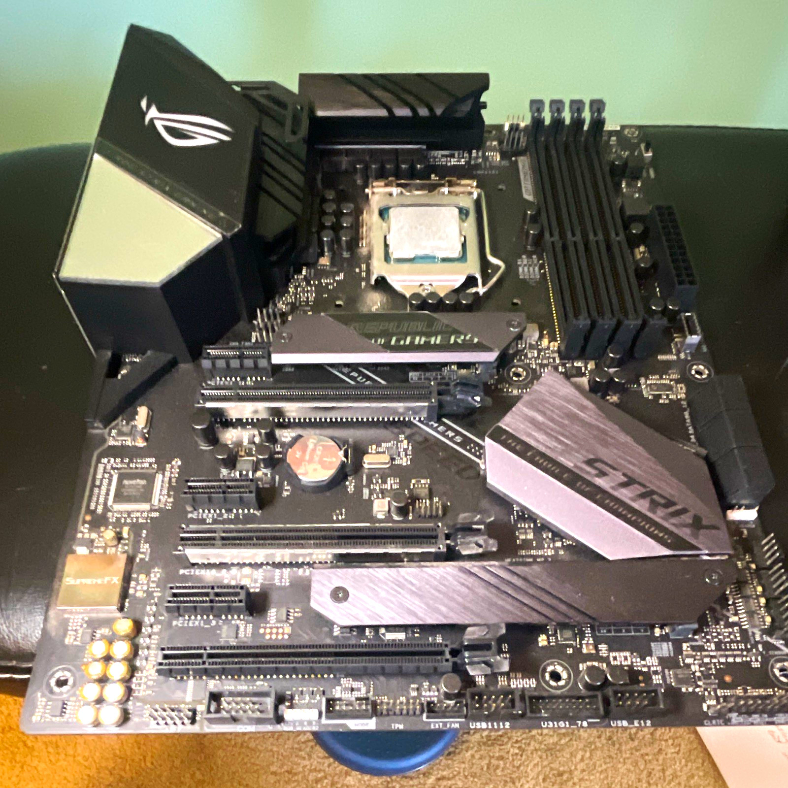 ASUS ROG STRIX Z390-E GAMING ATX LGA 1151 DDR4 w/ i7-9700k CPU