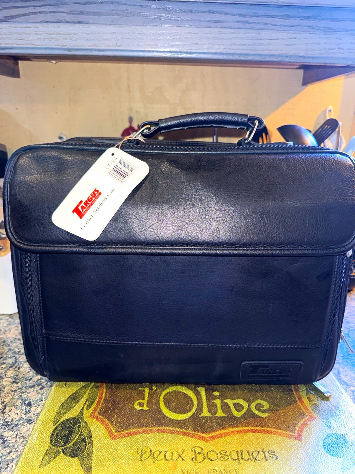 Targus CLN5 Black Leather Padded Briefcase Case for 16 in Laptop w/ Partitions