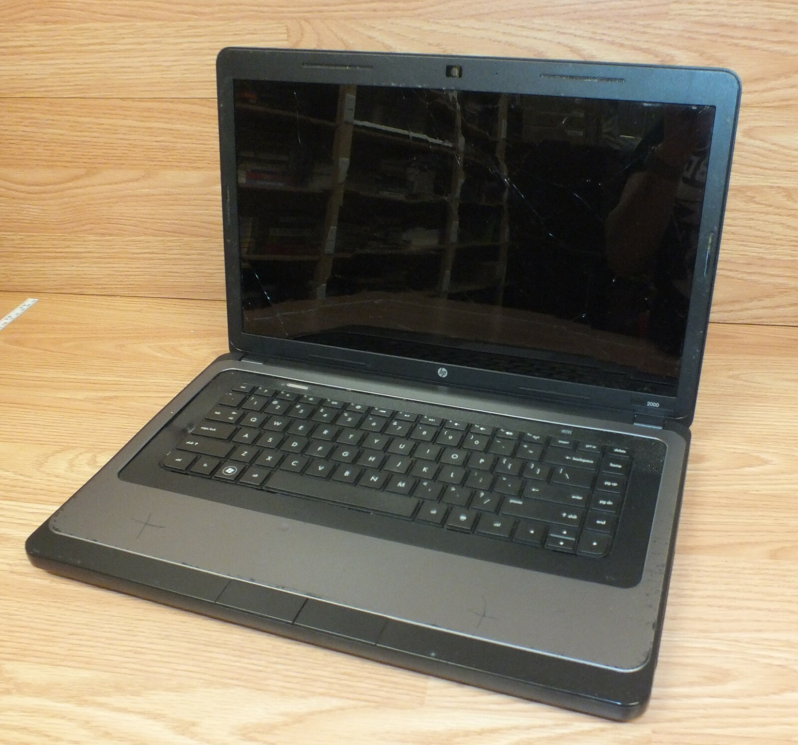 **FOR PARTS** Genuine HP 2000 (TPN-F104) Notebook Laptop Only **READ** 