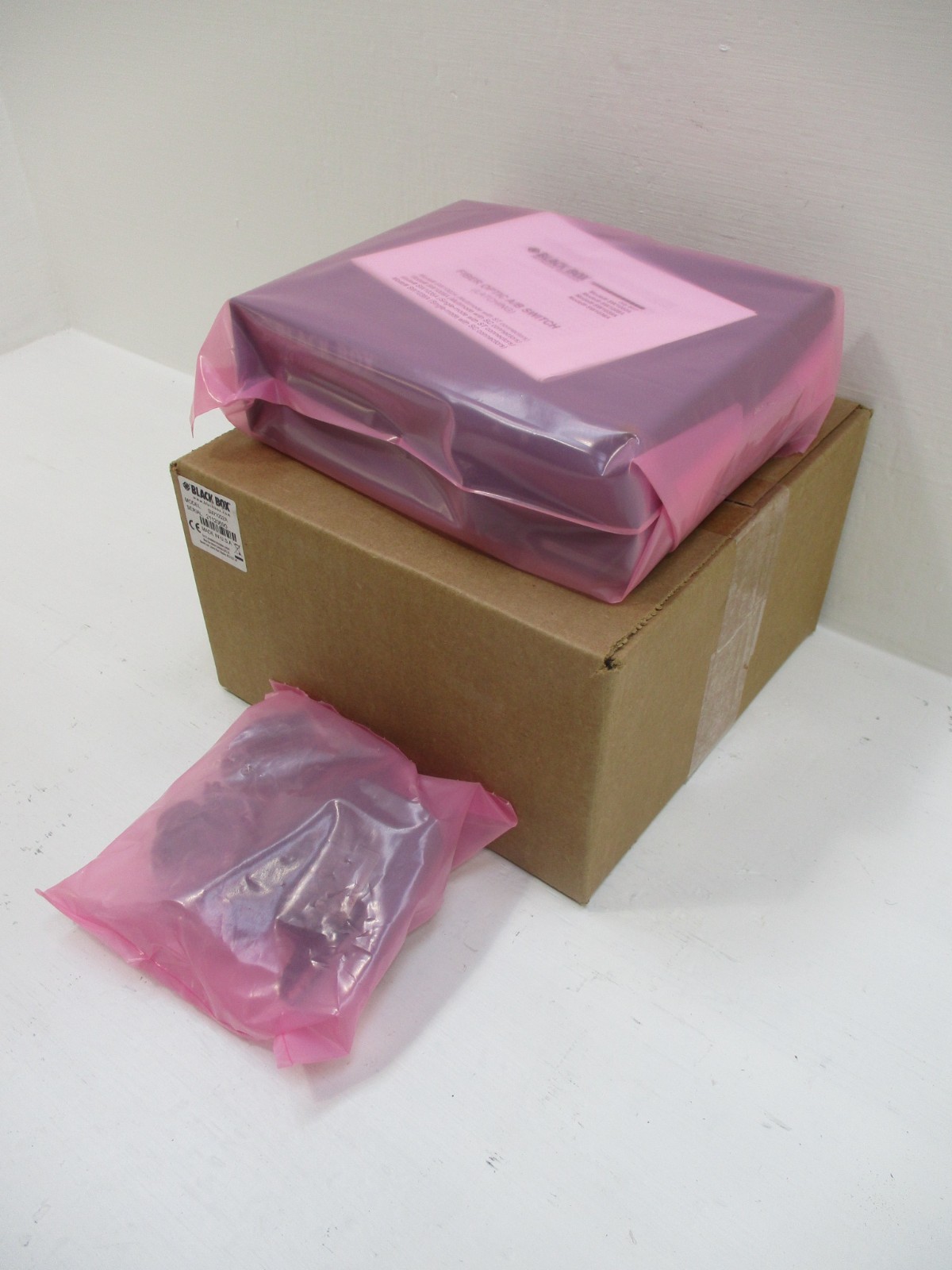 NEW Black Box SW1002A Latching Fiber Optic A/B Switch Multimode ST Connectors