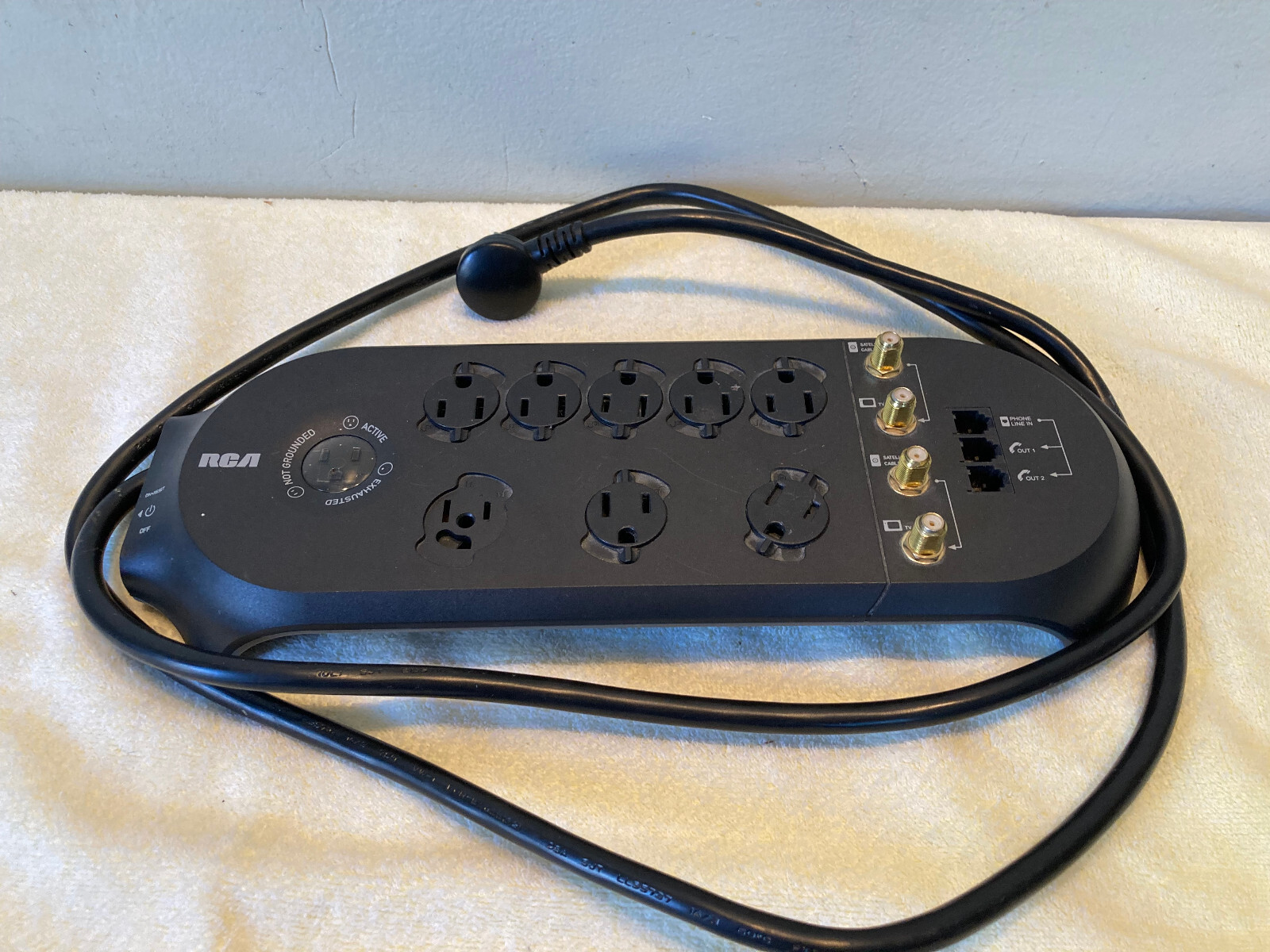 RCA TRANSIENT VOLTAGE SURGE PROTECTOR  PS83202C2 - 8 OUTLET  2 COAXIAL   2 PHONE