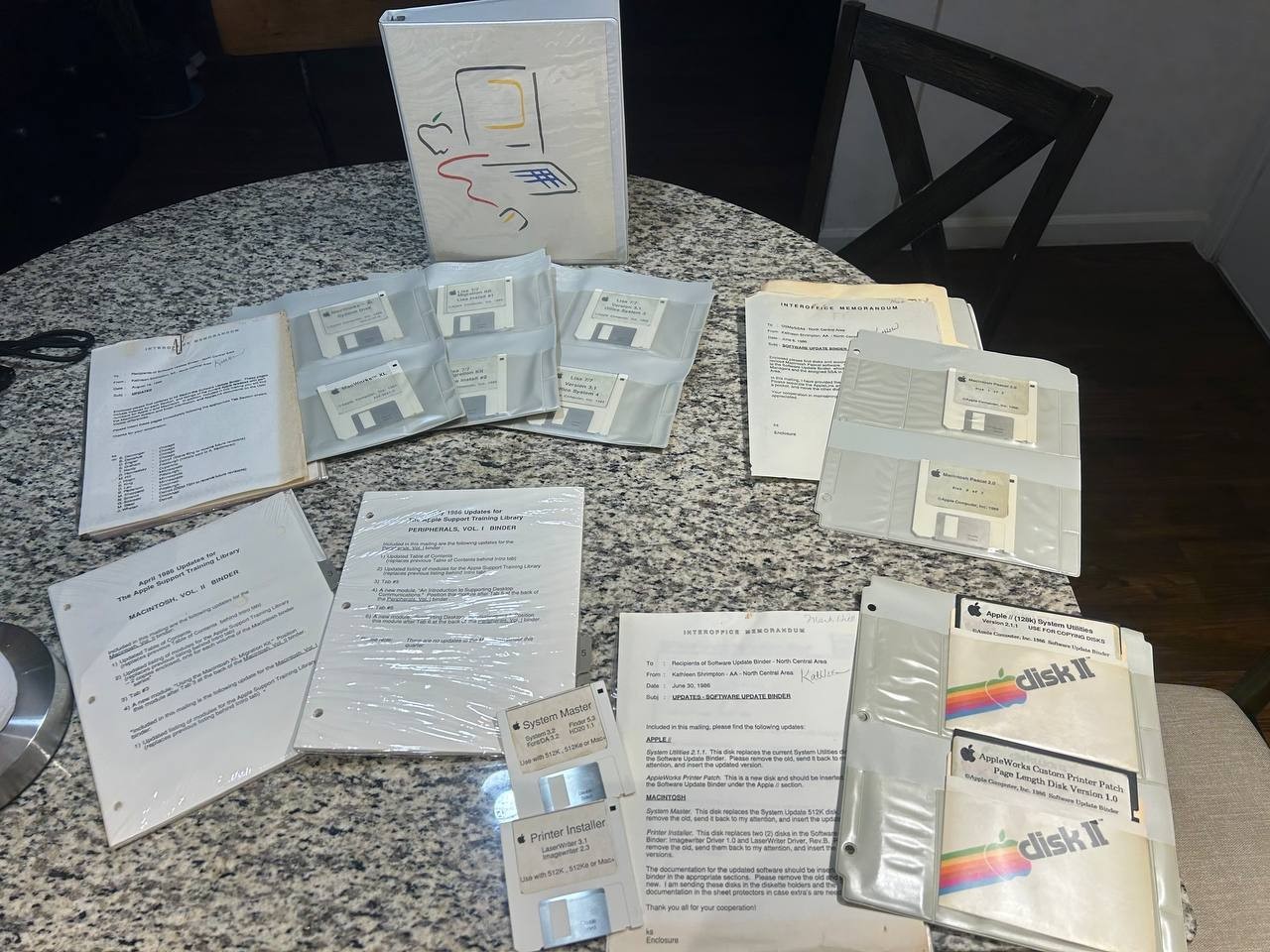 1986 Apple Dealer Binder Lisa 7/7, MacWorks XL, Pascal, Apple II Disks + Docs
