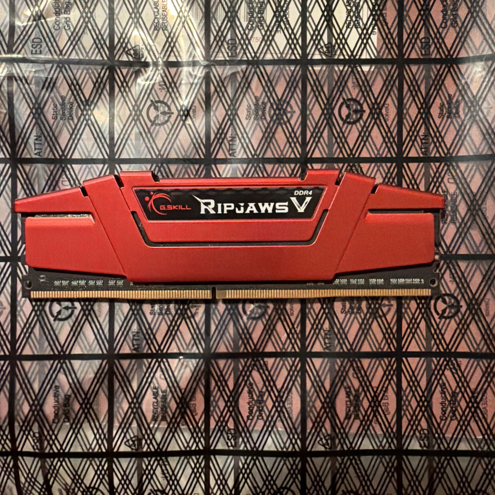 G.SKILL Ripjaws V 16GB (1x16GB) DDR4-2400 CL15 RAM F4-2400C15D-32GVR Desktop PC