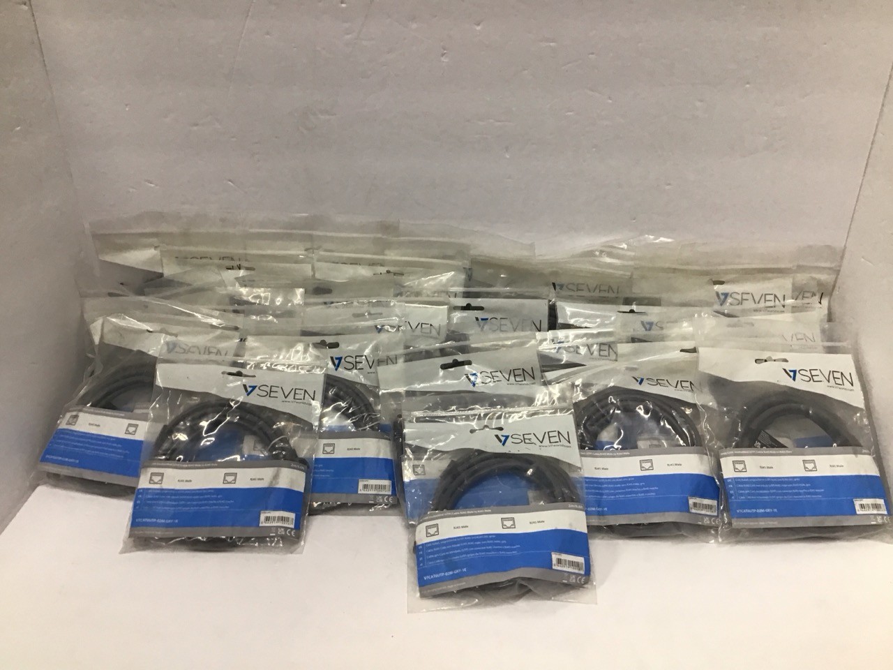25 V7 Grey Cat6 Unshielded Cable RJ45 Male to Male 2m 6.6ft V7CAT6UTP-02M-GRY-1E