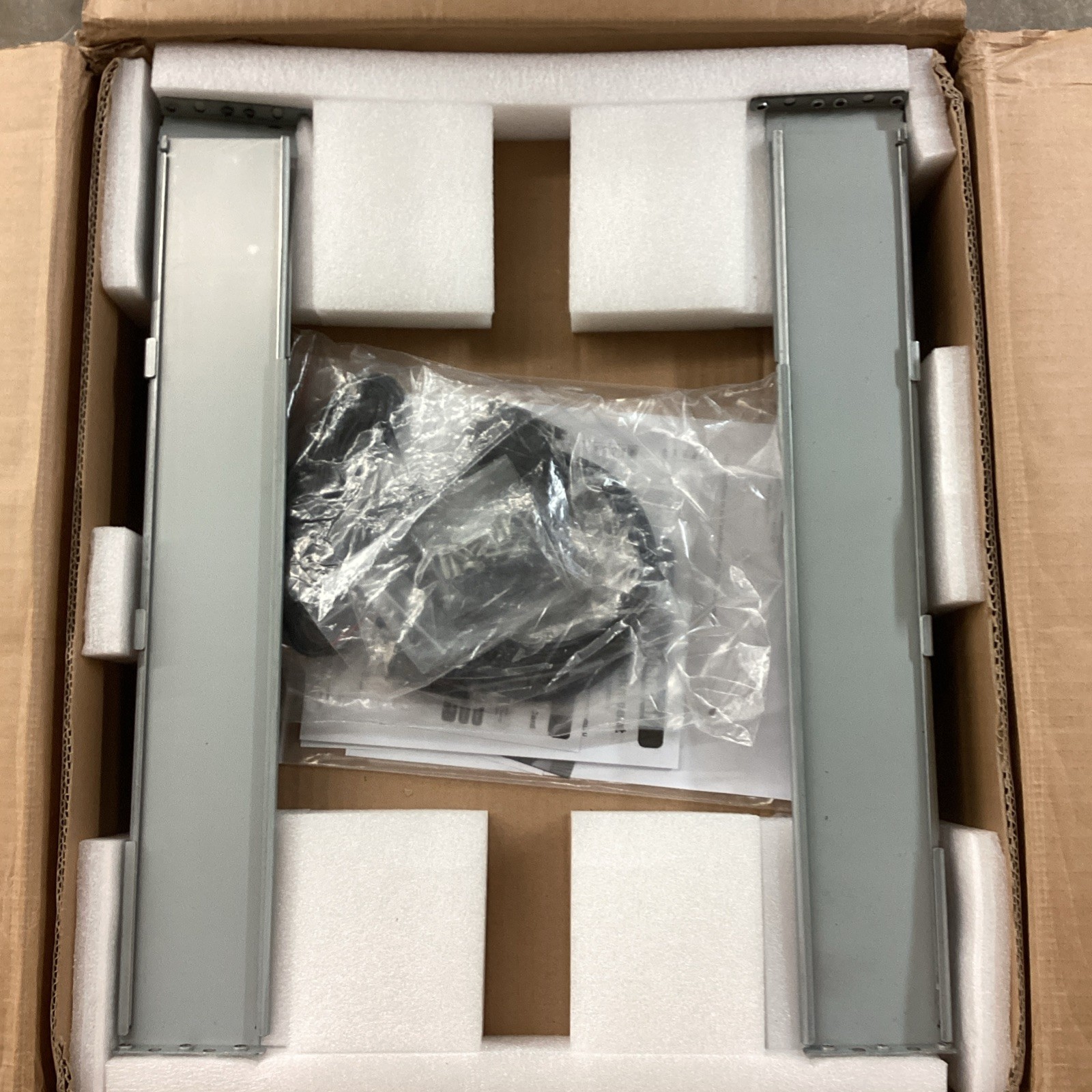 Tripp Lite SU2200RTXL2UA — NEW / NEW IN BOX