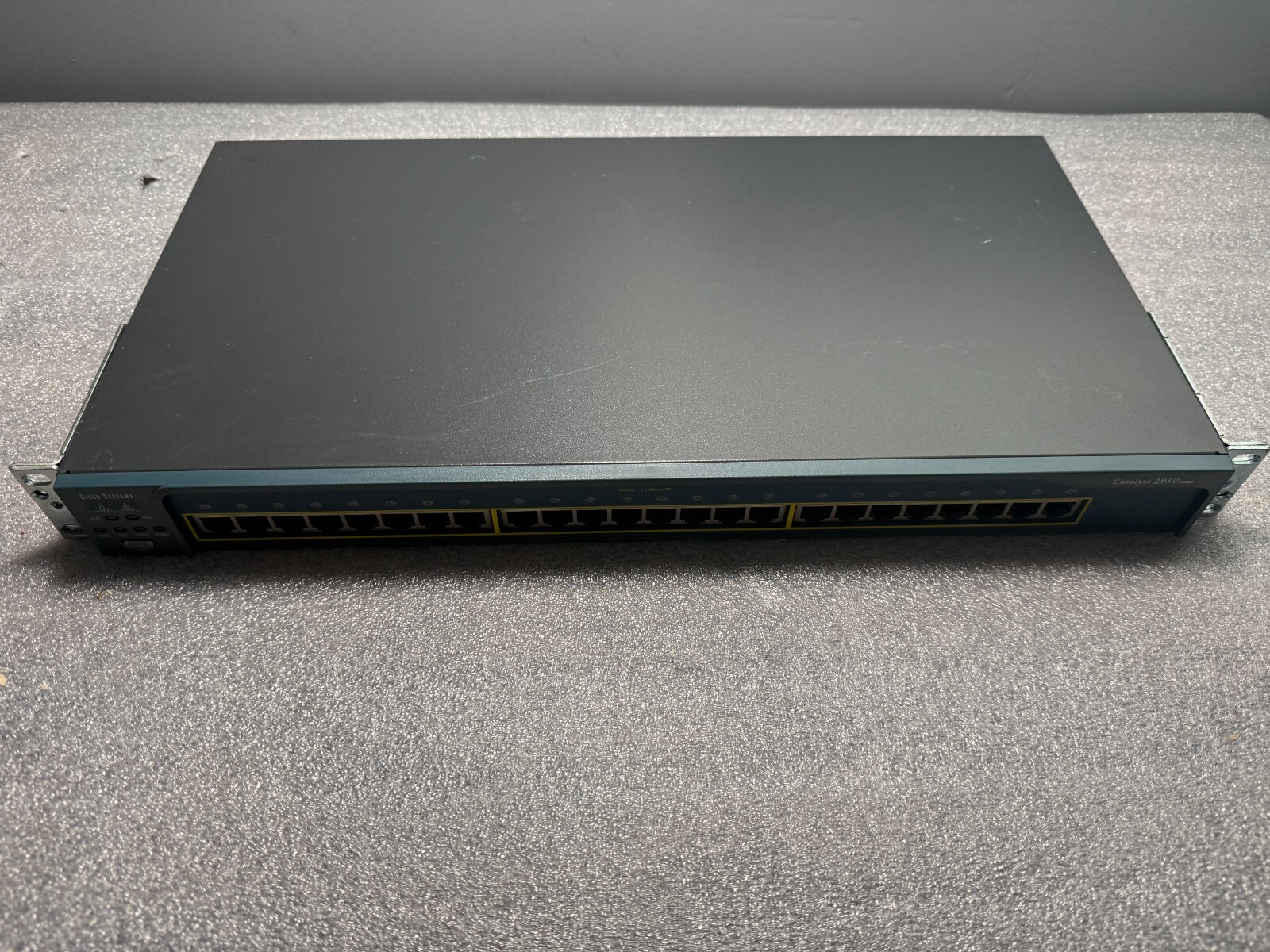 Cisco Catalyst 2950 Series WS-C2950-24 24-Port Ethernet Switch