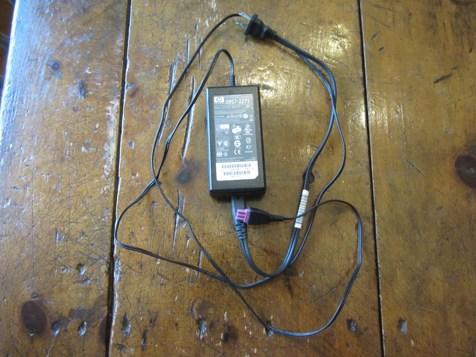 HP AC Adapter 0957-2271  32 V, 1560 mA Output