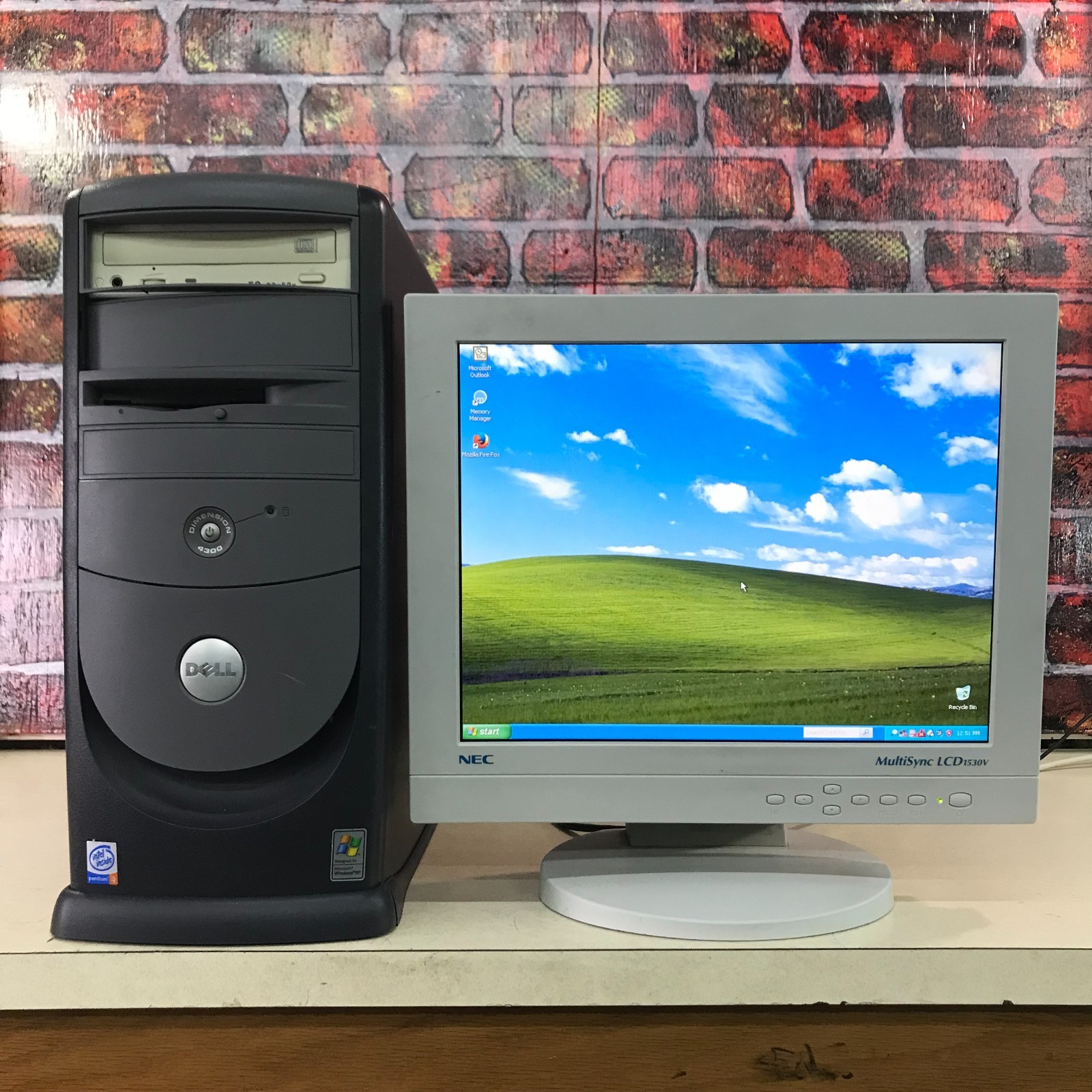 Dell Dimension 4300 PC Retro Gaming Pentium 4 1.60GHz 256MB RAM (Windows XP Pro)