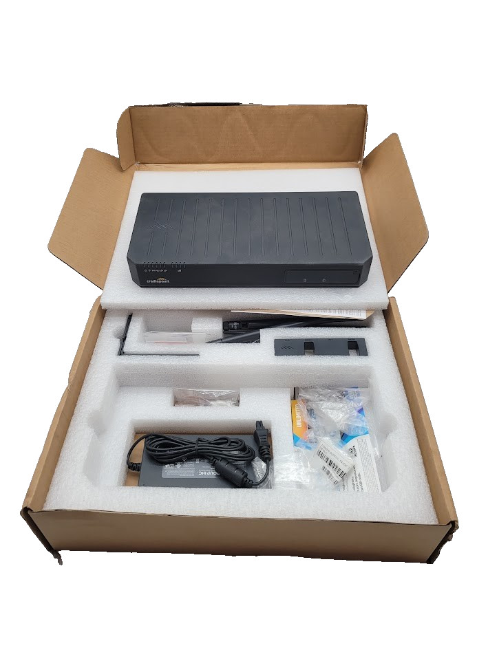 Cradlepoint E3000-C18B Wireless Router W/All Accessories