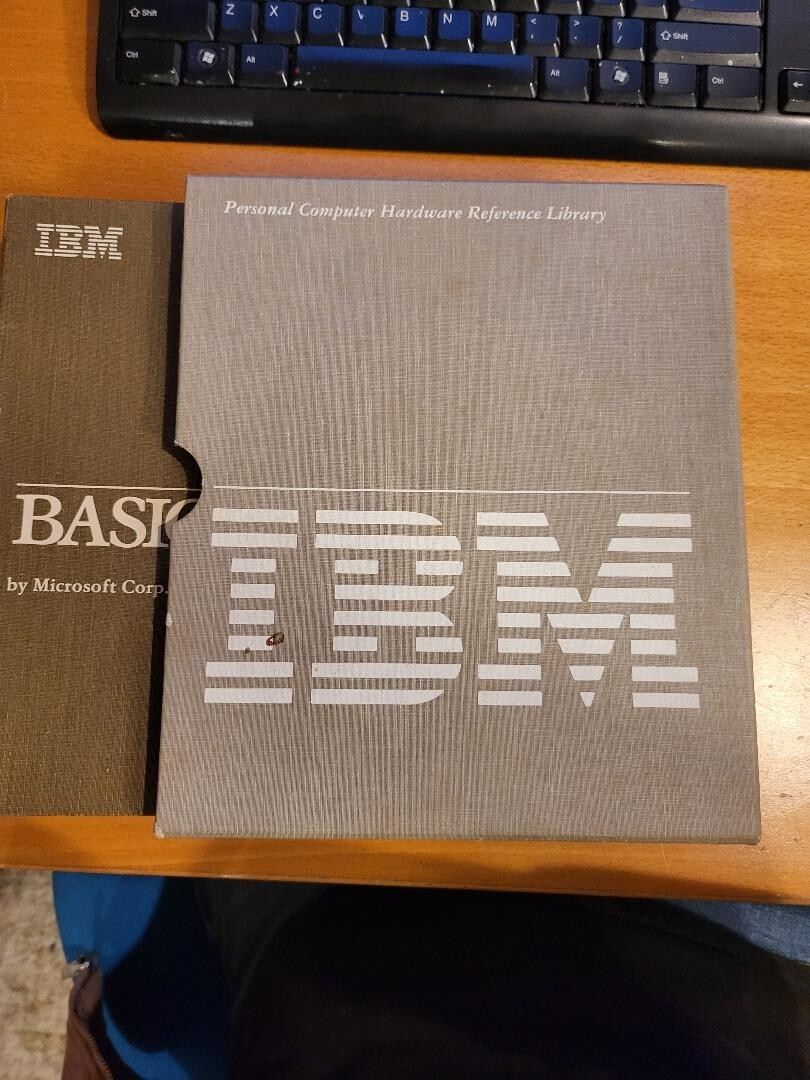 Microsoft IBM Personal Computer HARDWARE REF. LIBRARY BASIC 6322881 and 6361134
