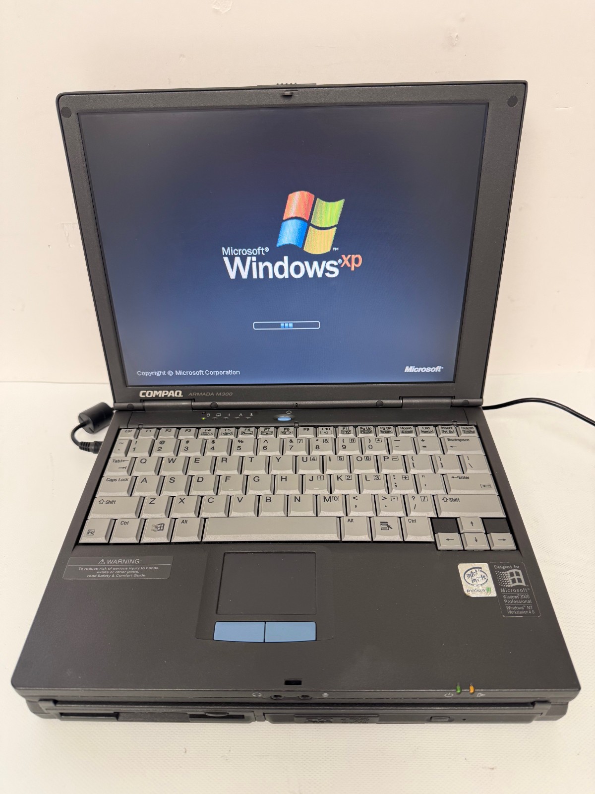 COMPAQ ARMADA M300 LAPTOP PIII 500MHZ 192MB RAM 12GB HD WITH EXPANSION BASE