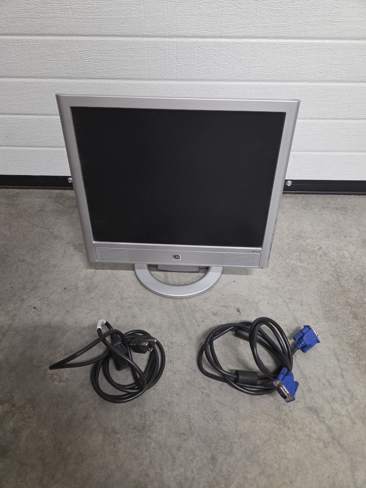 LCD Monitor HP vs15 15" w Stand And Cables