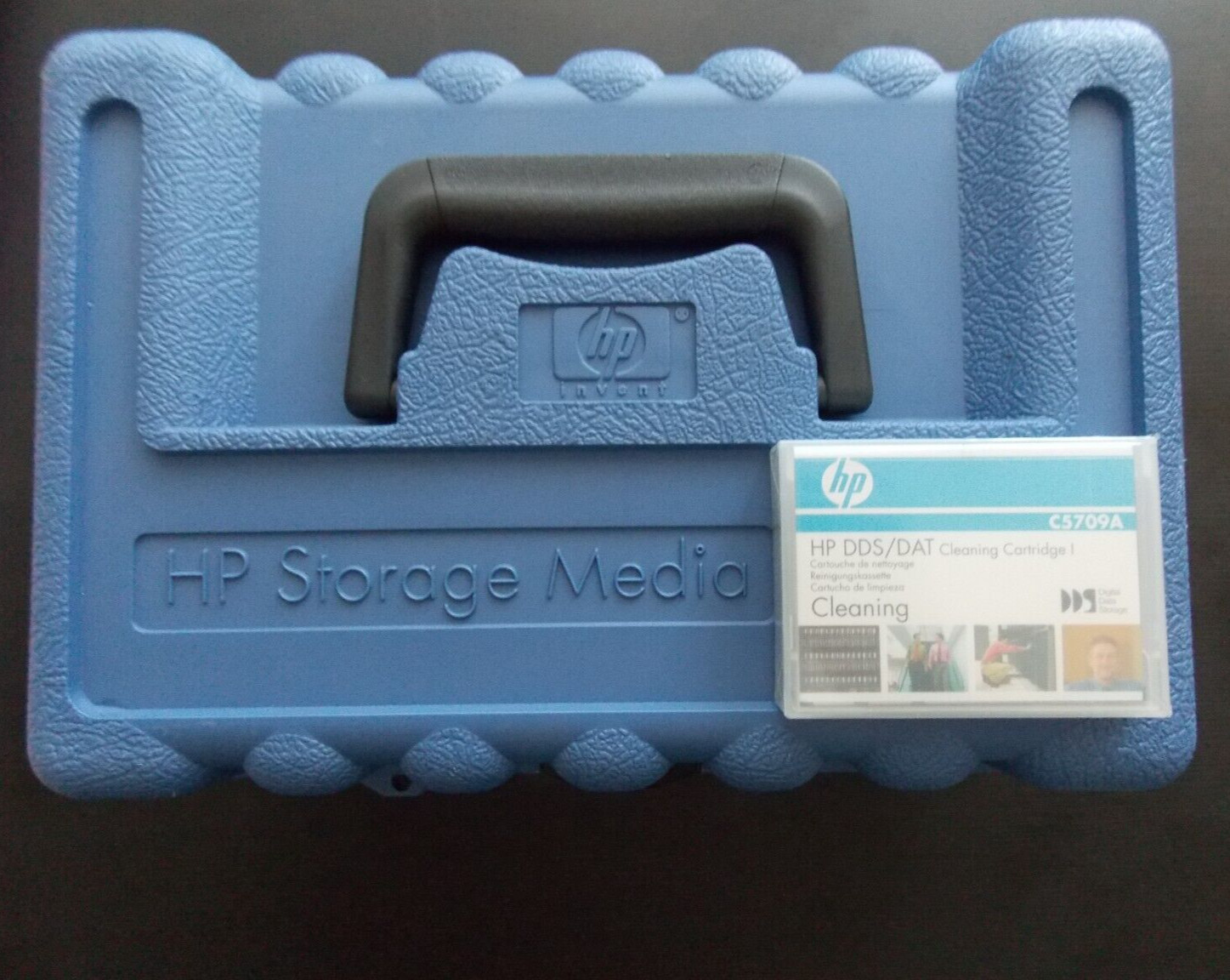HP STORAGE MEDIA DDS / DAT BOX FOR 14 DATA CASSETTES