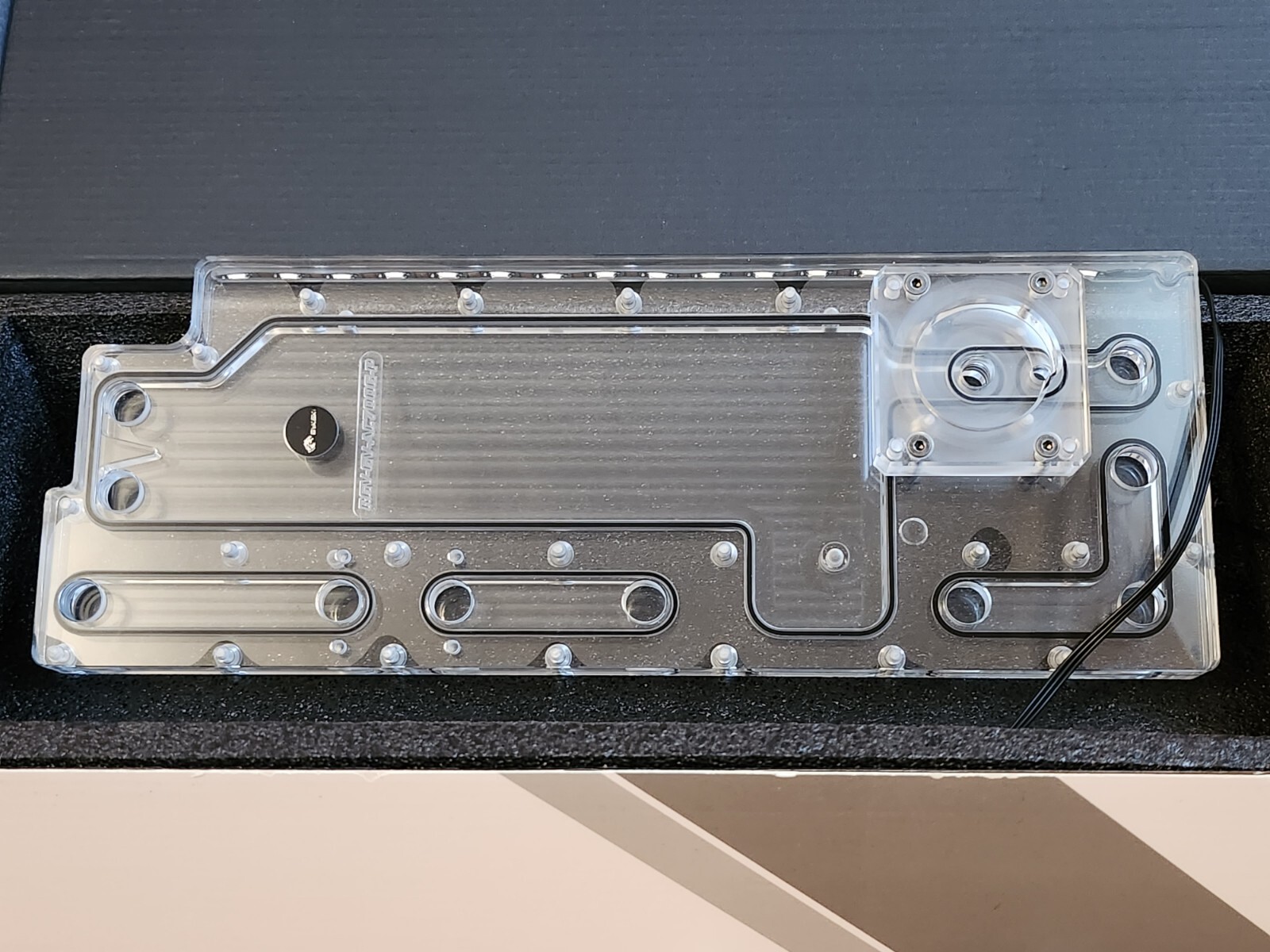 BYKSKI RGV-GV-AC700G-P Distro Plate for Gigabyte Aorus C700 (PUMP NOT INCLUDED)