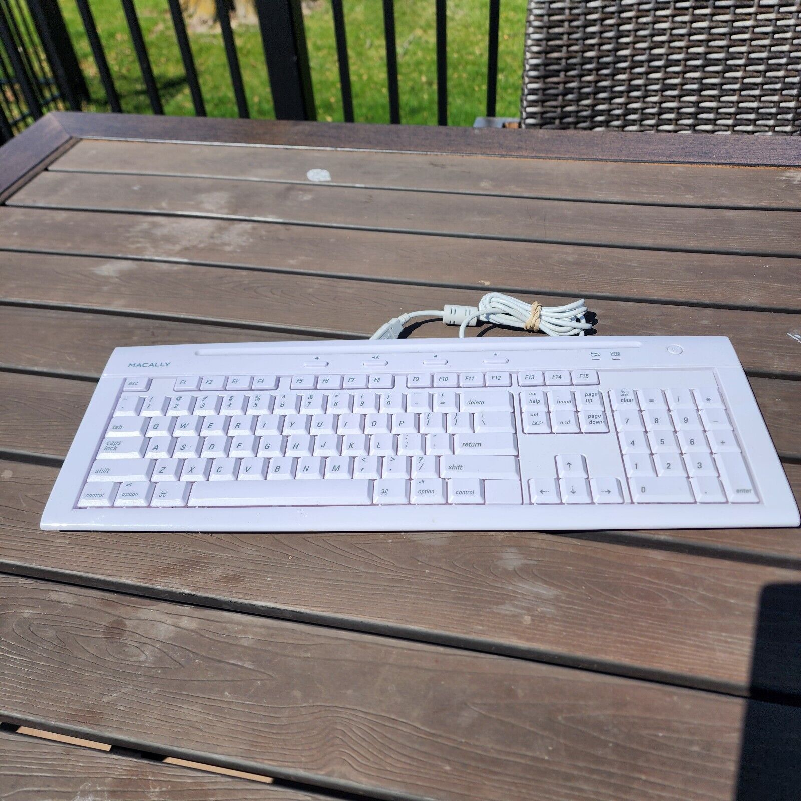 Macally iKey5 White Wired Full Size Keyboard for Apple Mac with USB Hub