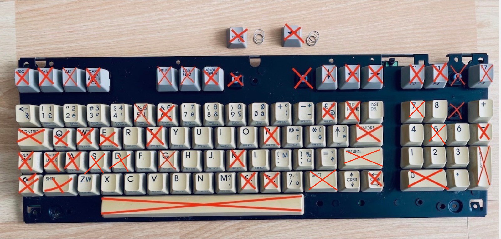Commodore 1 x Key of "C 128 Keyboard", Complete Key with Spring & Stamp
