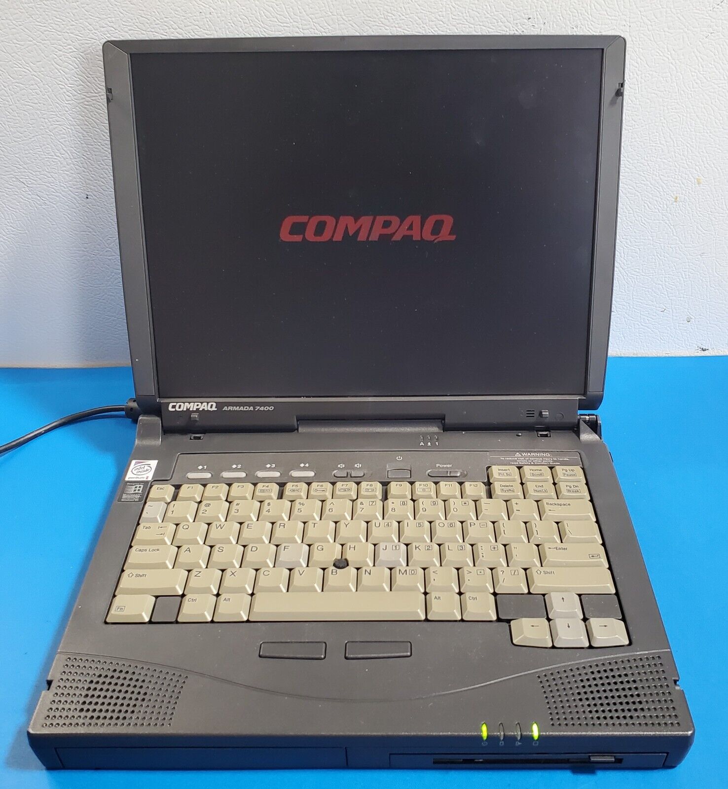 Vintage Compaq Armada 7400 Pentium II Notebook Laptop Computer Retro - Powers On