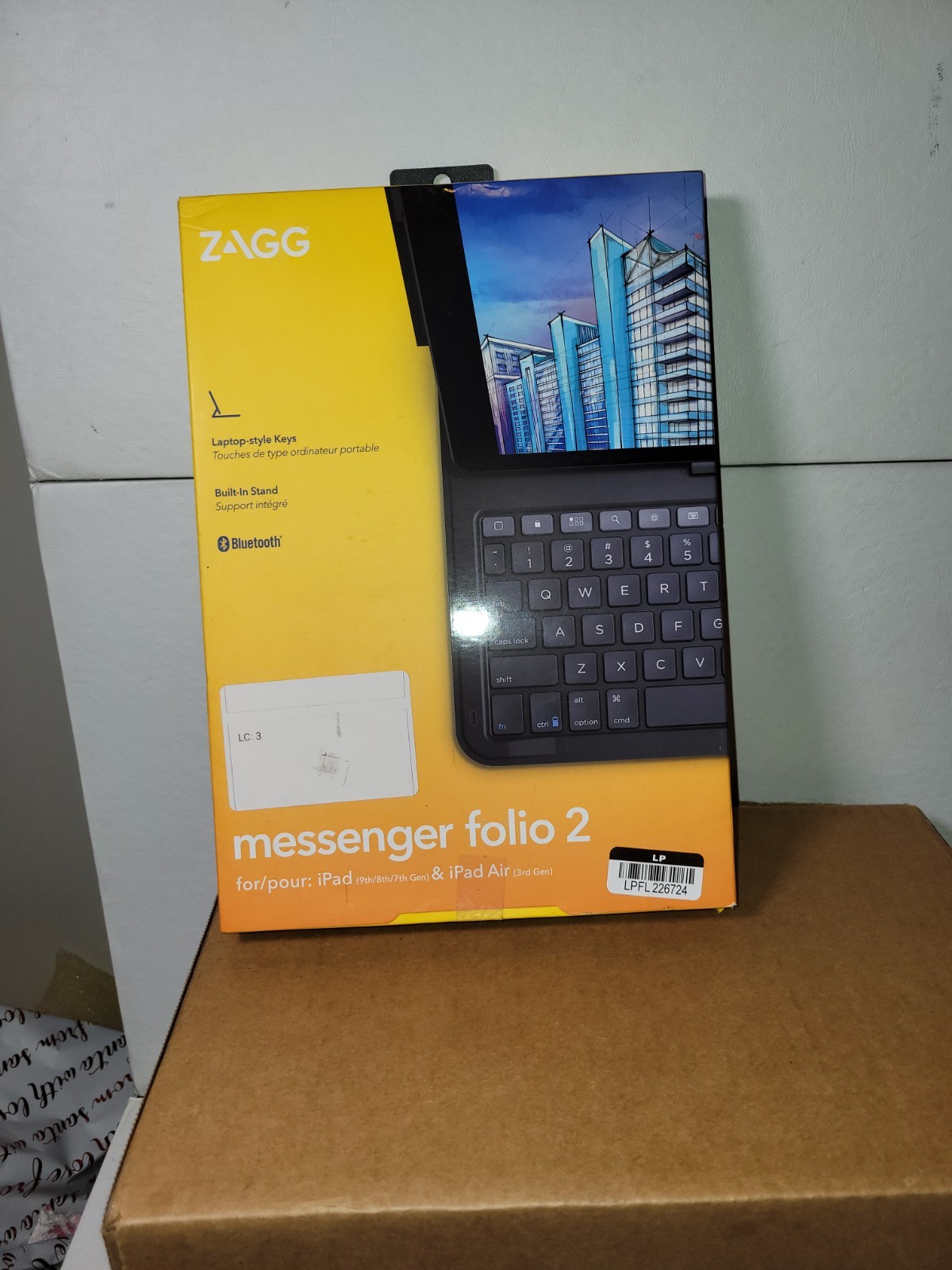 ZAGG Messenger Folio 2 Tablet Keyboard Case Built In Stand New Open Box