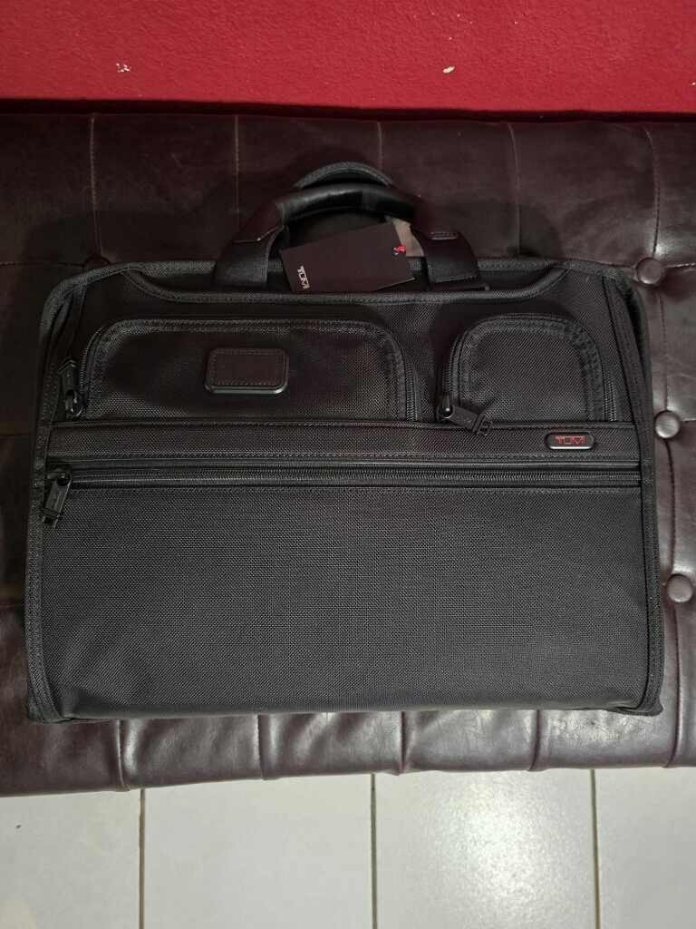 Tumi 1041 Alpha 3 Compact 15” Large Screen Laptop Brief