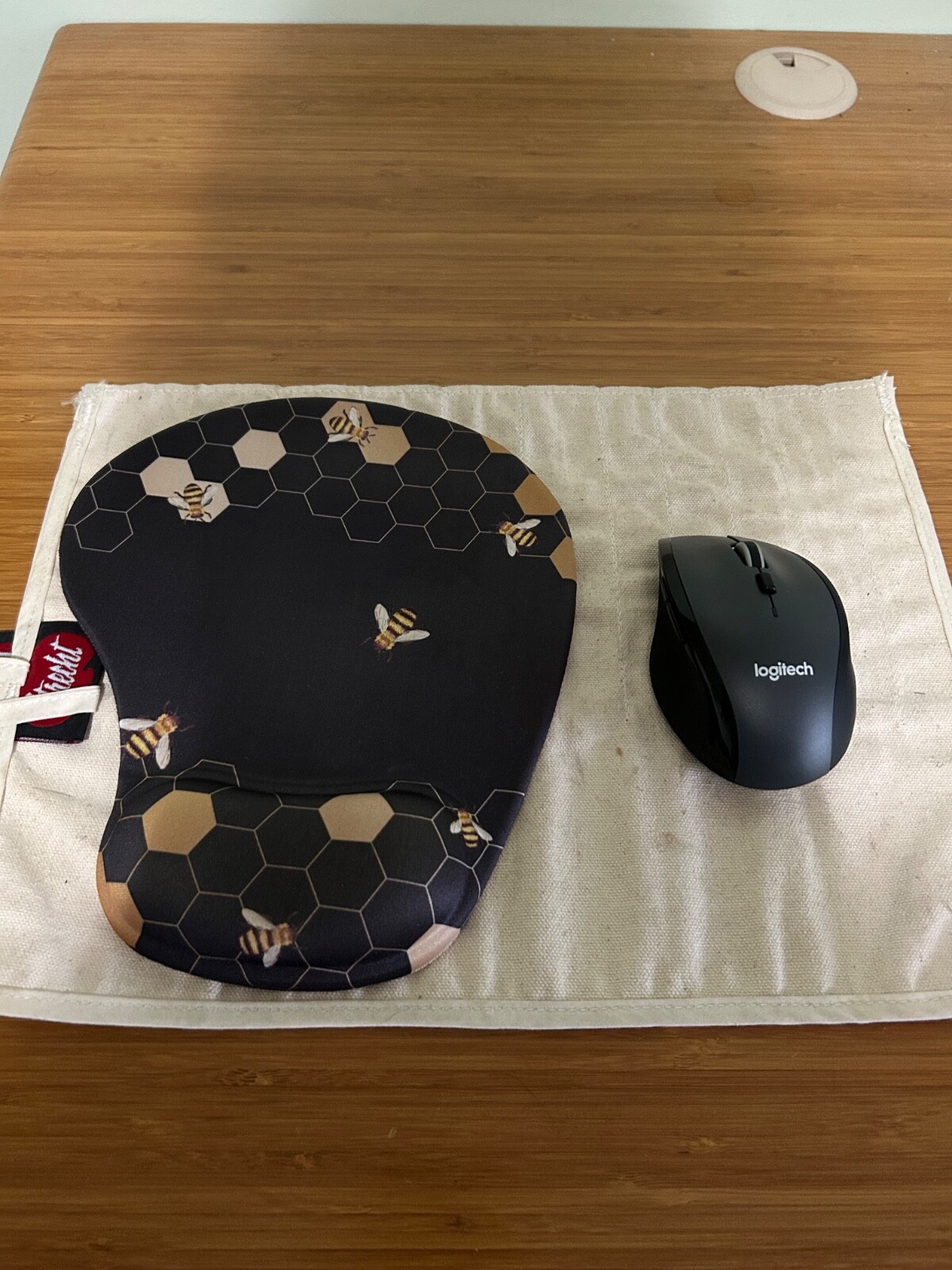 Logitech M705 Mouse Silver/Black (810-001912) No Receiver W/ Ergonomic Mat