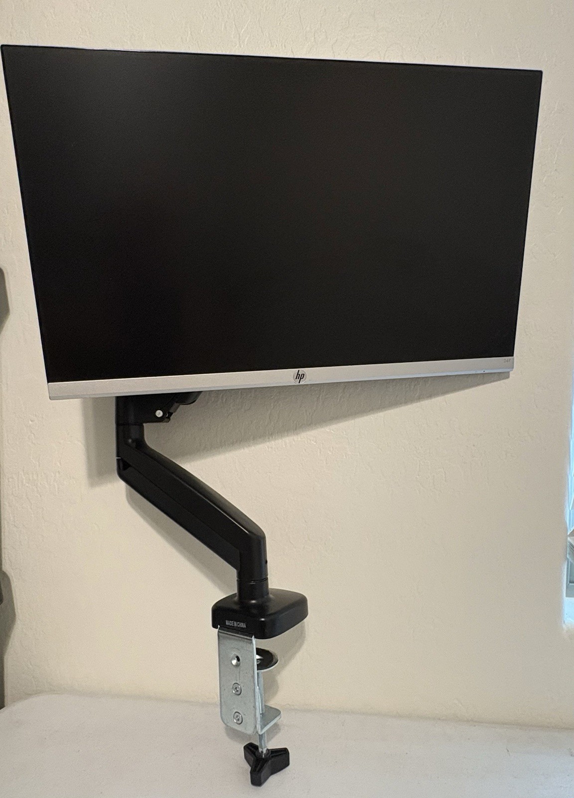 HP M24f – 23.8" Full HD IPS Monitor - Natural Silver/Black W/ C Clamp Arm (READ)