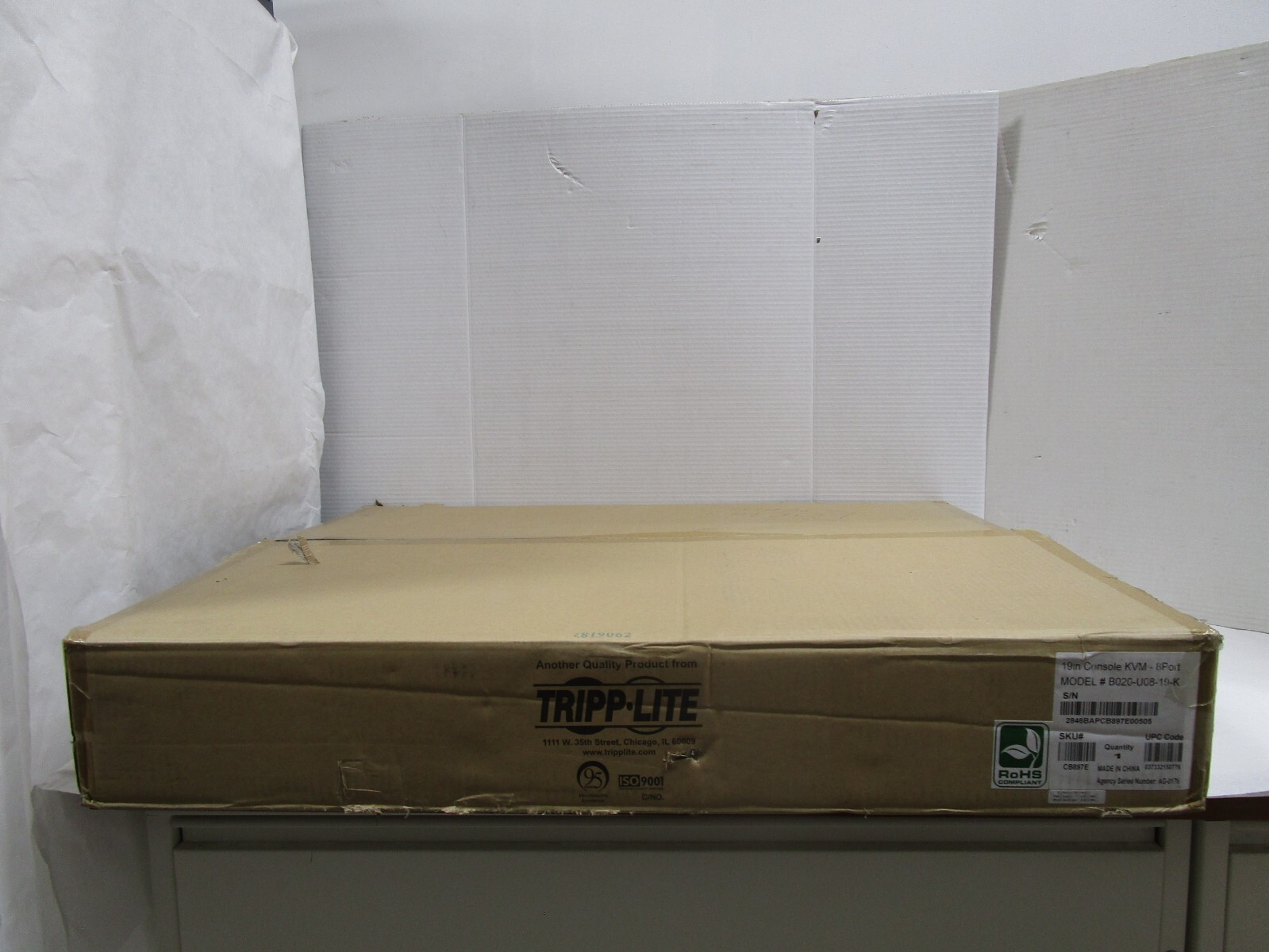 TRIPP LITE 1U 19 INCH Rack Mount 8 Port Console KVM Switch B020-U08-19-K New