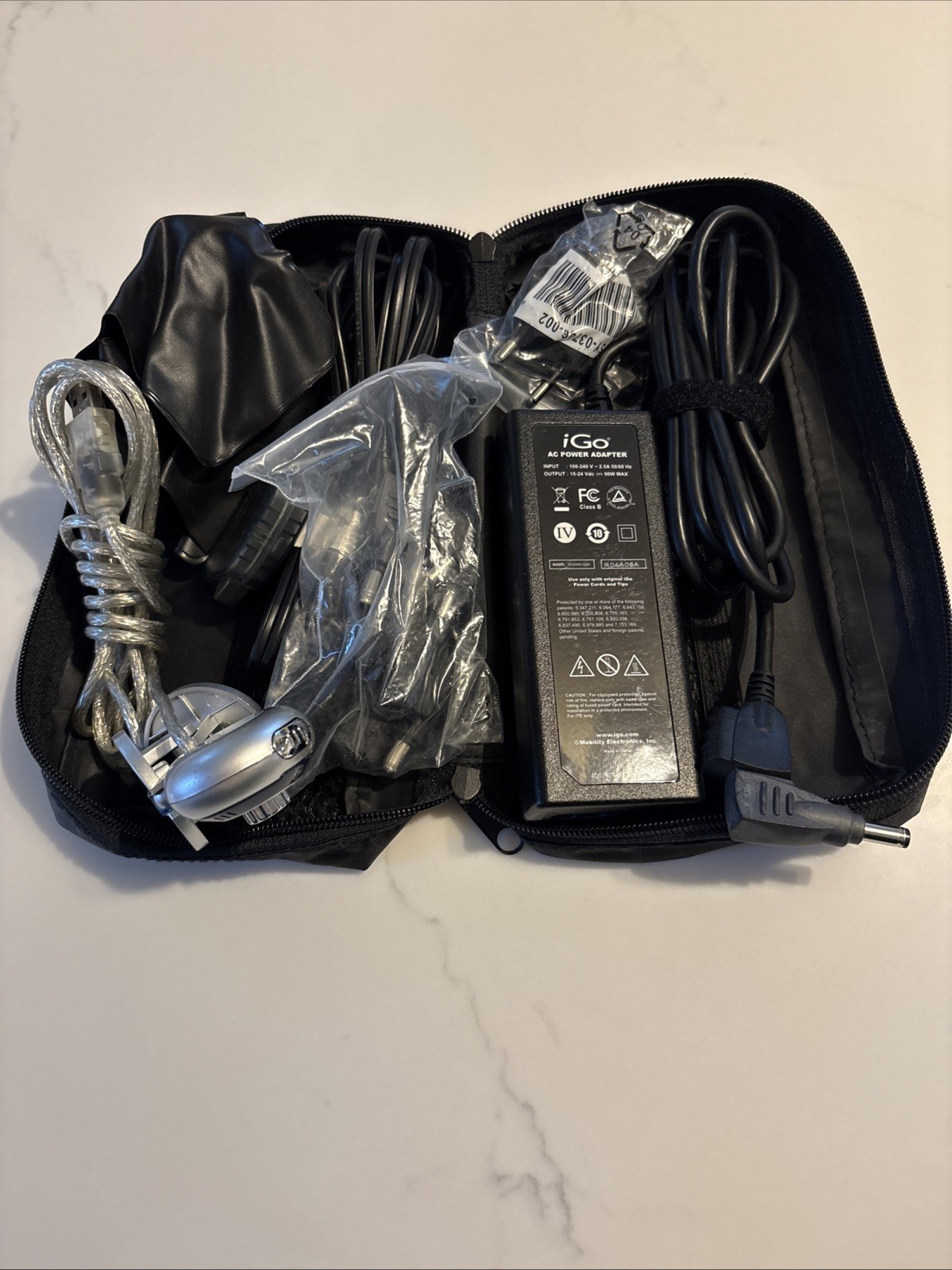 iGo Green Laptop Charger 90W AC Power Adapter With 7 Charger Tips, Car adapter.