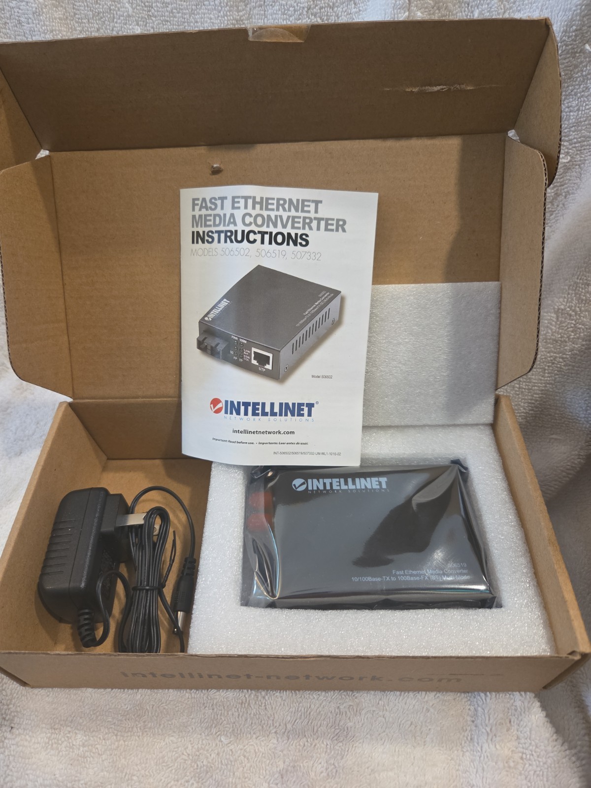 Intellinet, Fast Ethernet Media Converter, 506519, NEW