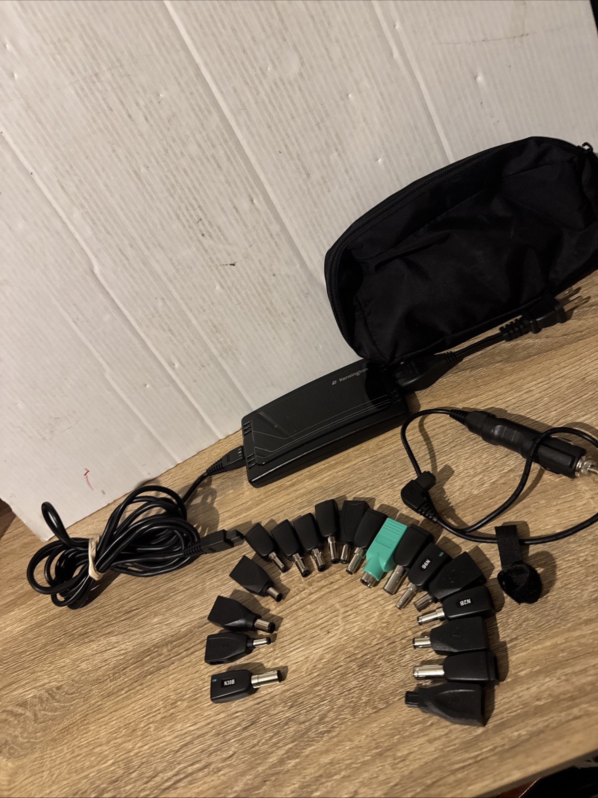 Kensington Portable 120W AC/DC Notebook Power Adapter Model # 38004