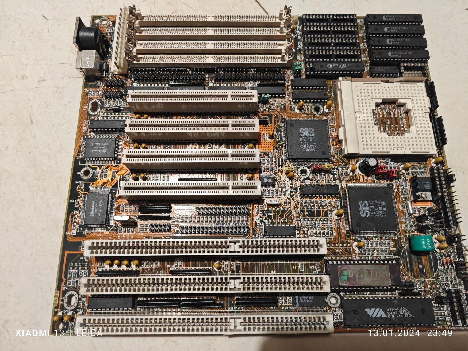 RARE Socket 3 ABIT AB-PM4 Motherboard with PS/2, PCI & ISA CPU  & 8 Mb+ Bonus