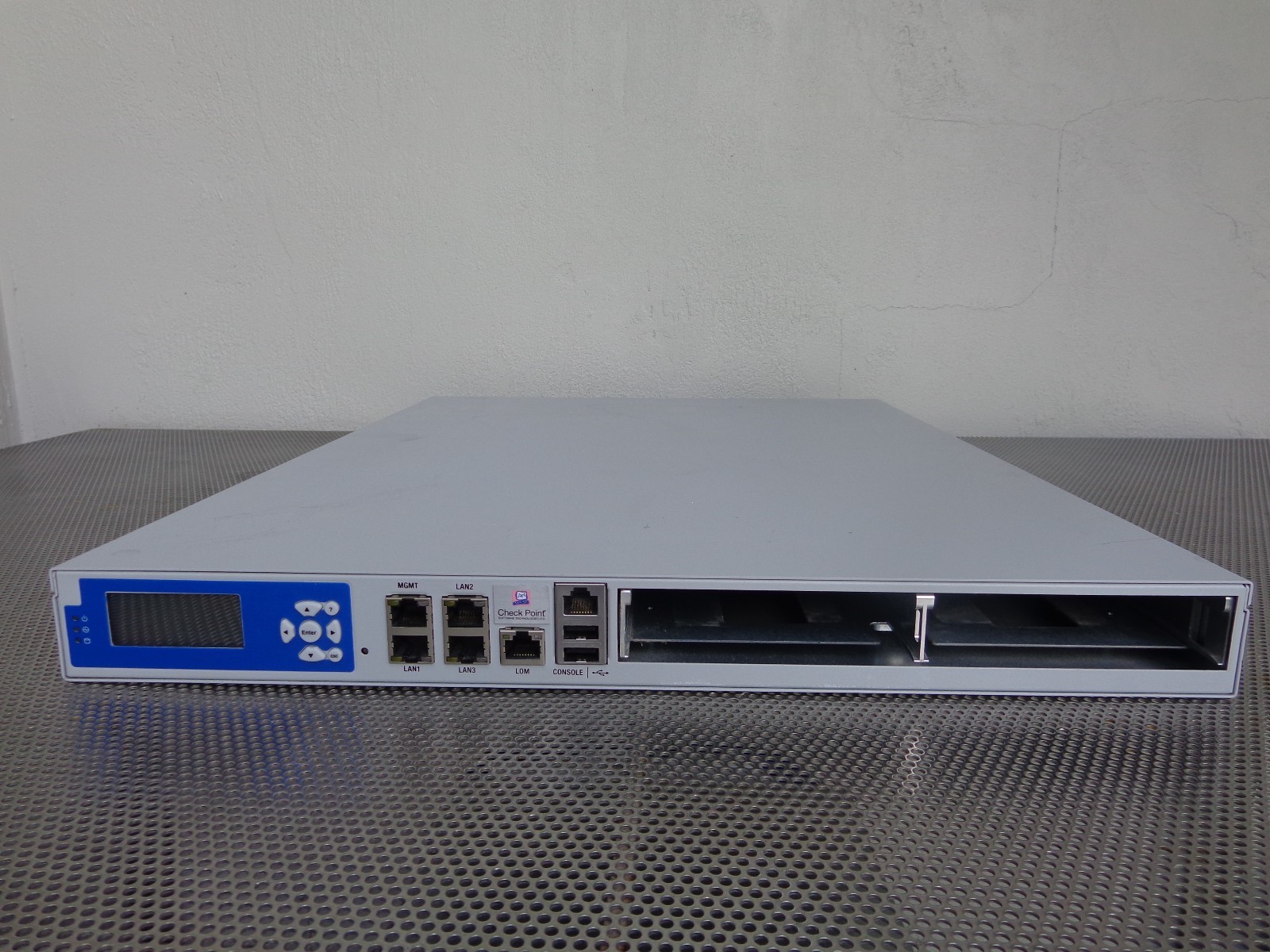 Check Point S-21 Smart-1 25 Network Firewall Security Appliance NO HDDs S21 ASIS