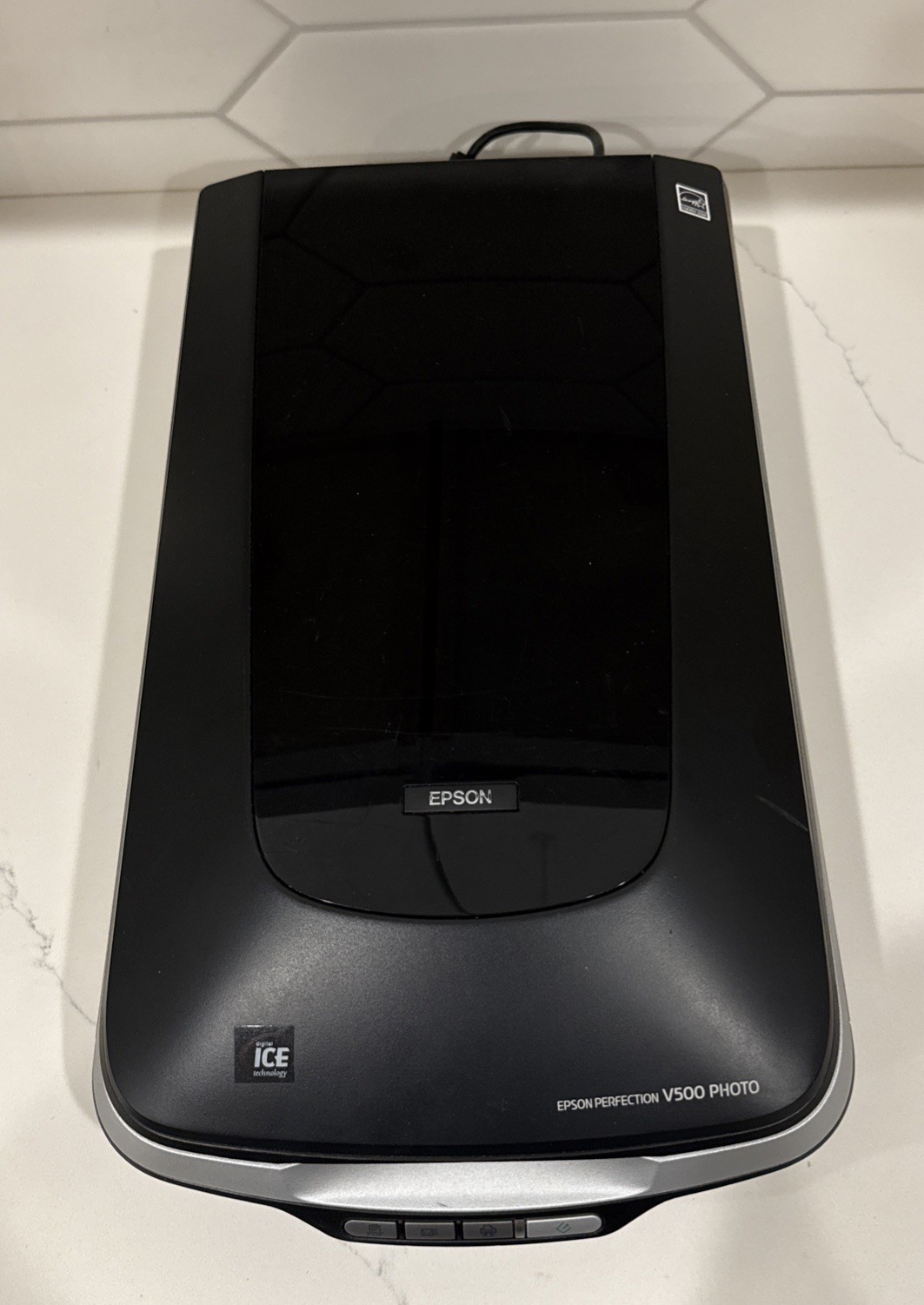 Epson Perfection V500 Photo Flatbed Scanner Tested - Used - Scratched Lid