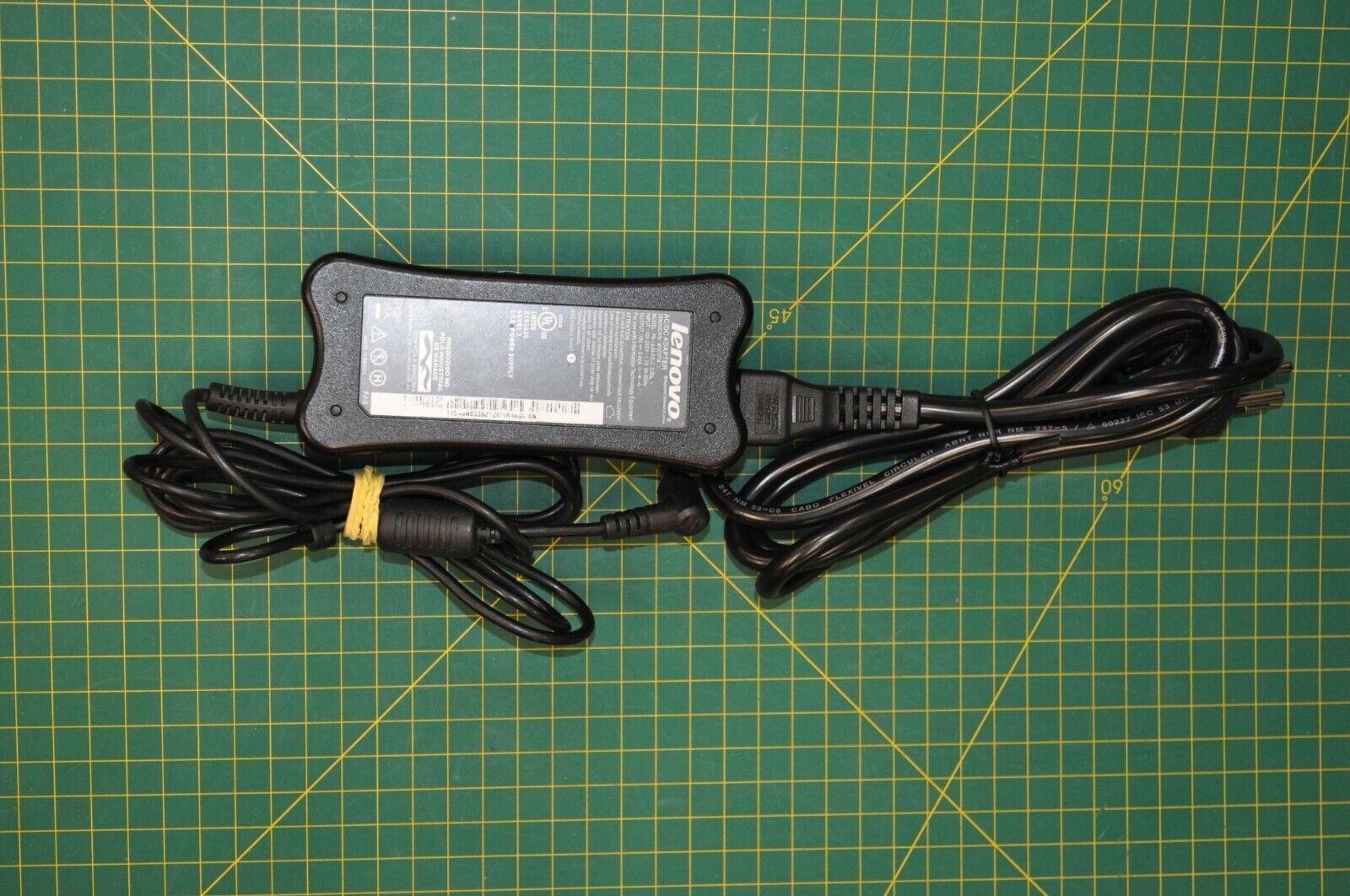 DELTA for Lenovo ThinkPad E530 65W 3pin + Slim Plug AC Adapter Grade C 45N0254