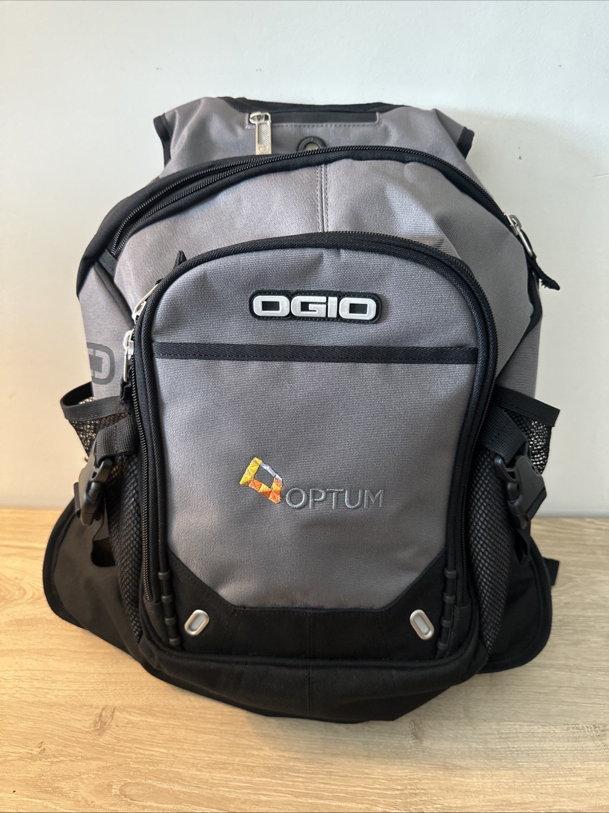Ogio Street Fugitive Backpack Laptop Tech Computer Travel Bag Black and Gray