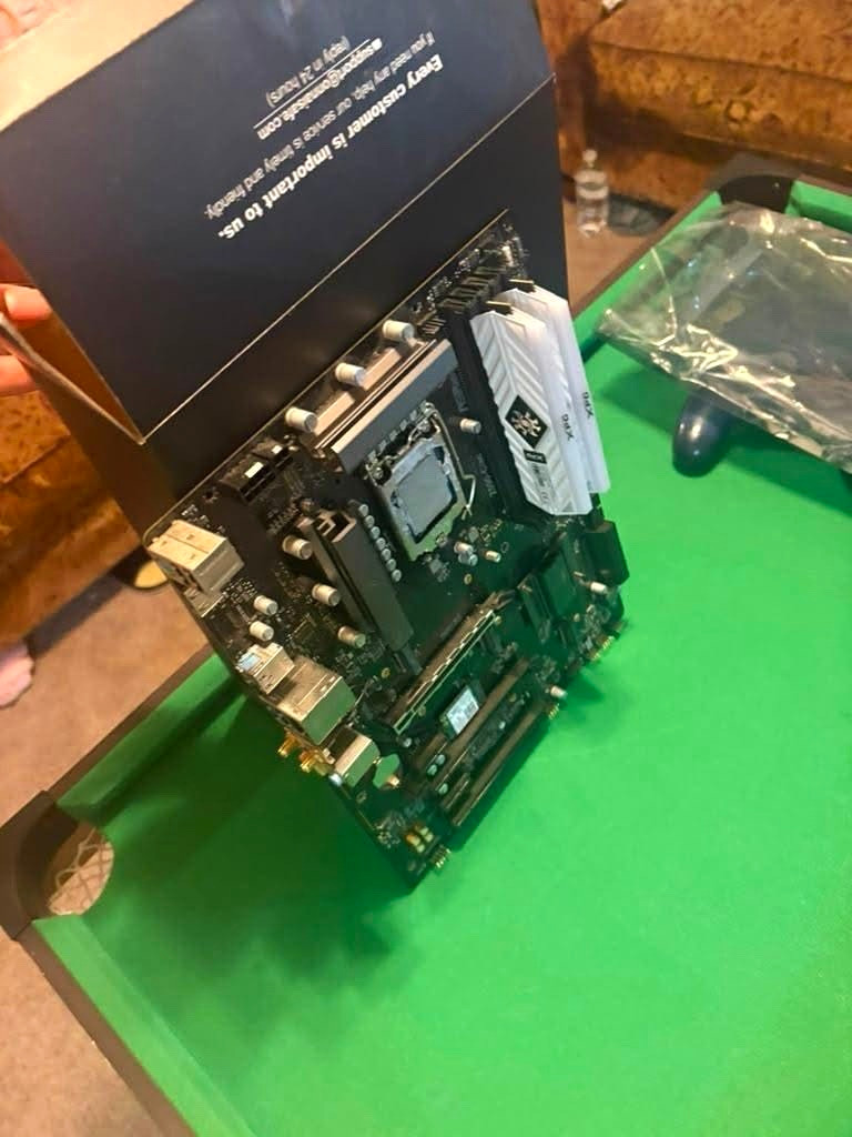 Motherboard w/ Intel Core i7-11700k3.0GHz ASrock z590-C/AC (NO WIFI ANTENNA)