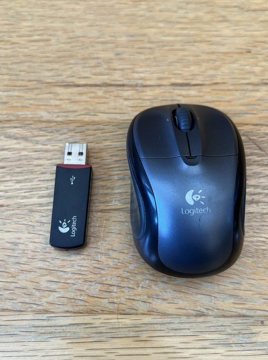 Logitech V220 M-RBS136 Travel Wireless Optical Mouse in Grey w/ USB Receiver